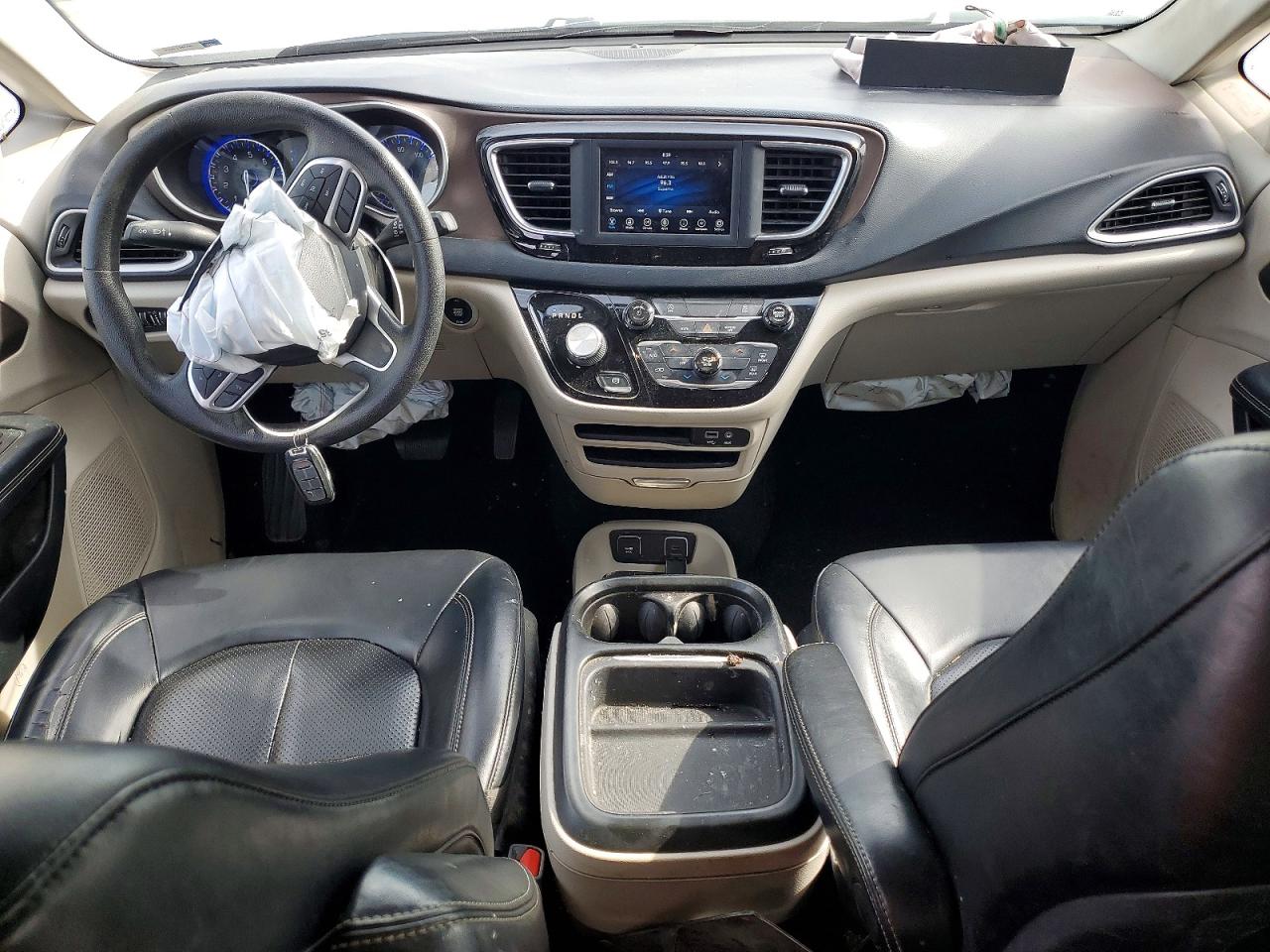 2020 Chrysler Voyager Lxi White vin: 2C4RC1DG4LR164518