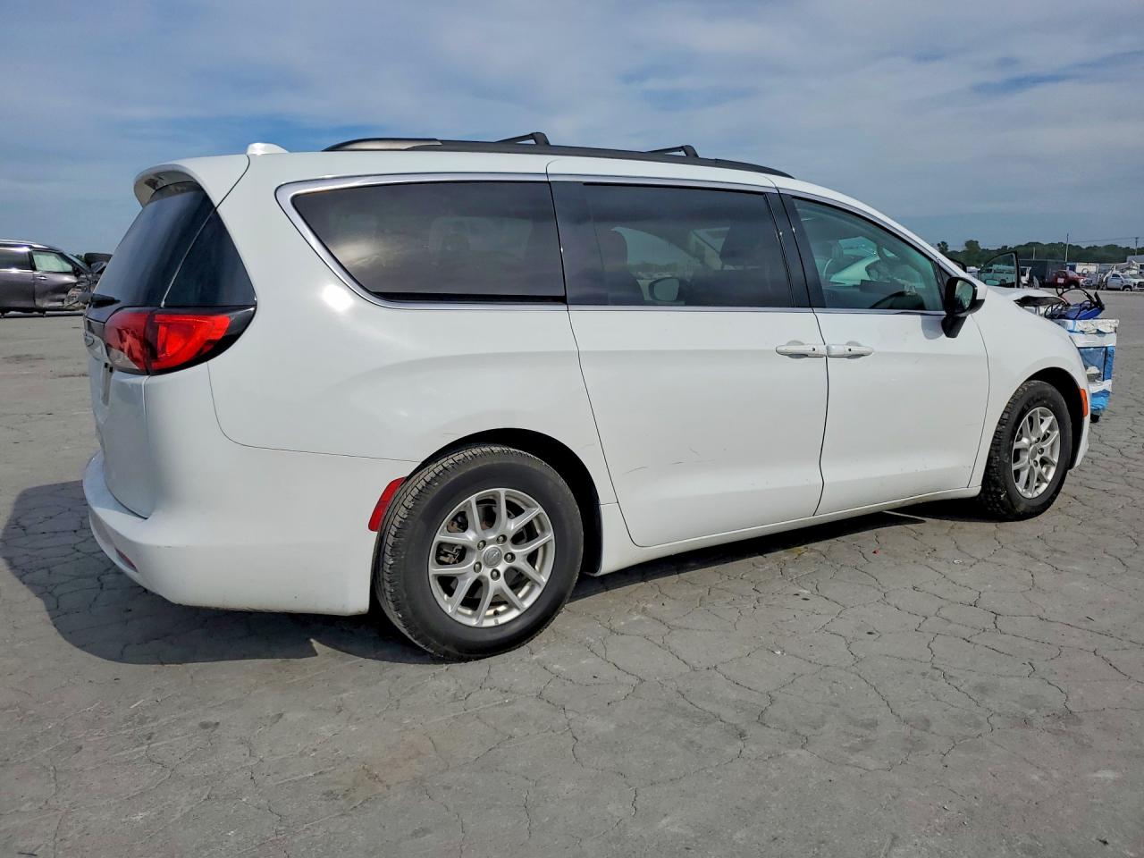 2020 Chrysler Voyager Lxi White vin: 2C4RC1DG4LR164518
