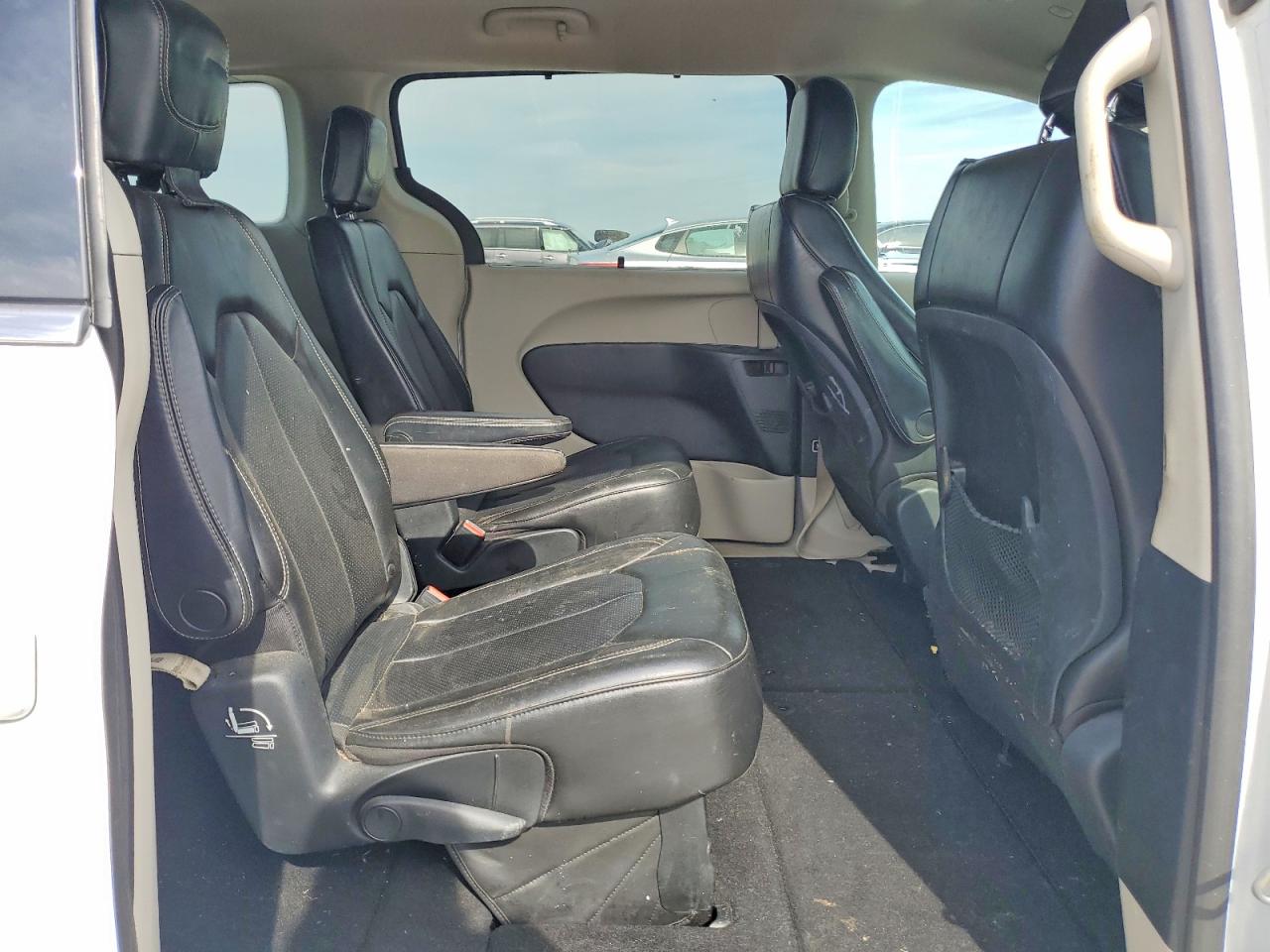 2020 Chrysler Voyager Lxi White vin: 2C4RC1DG4LR164518