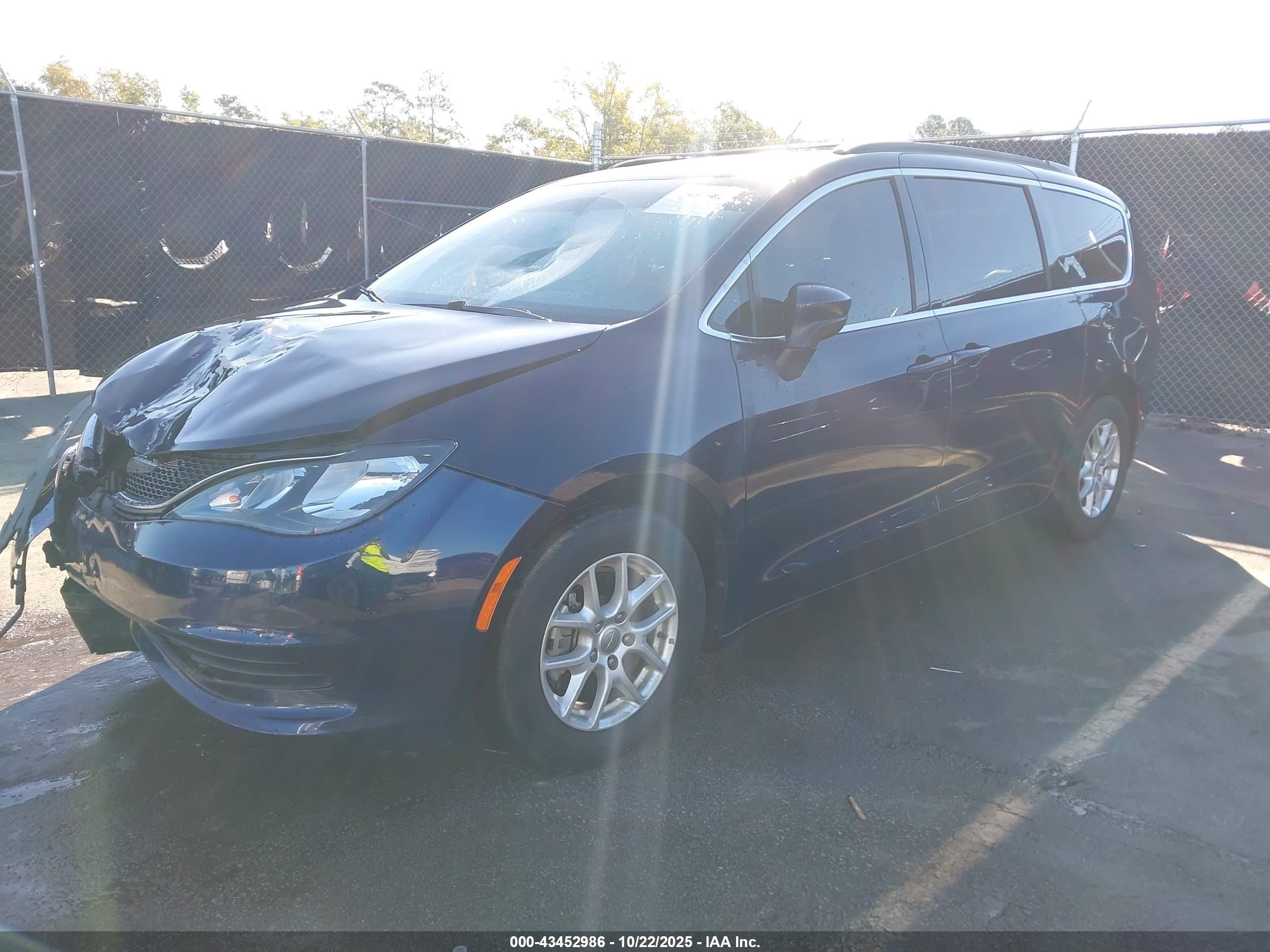 2020 Chrysler Voyager Lxi Navy vin: 2C4RC1DG4LR184316
