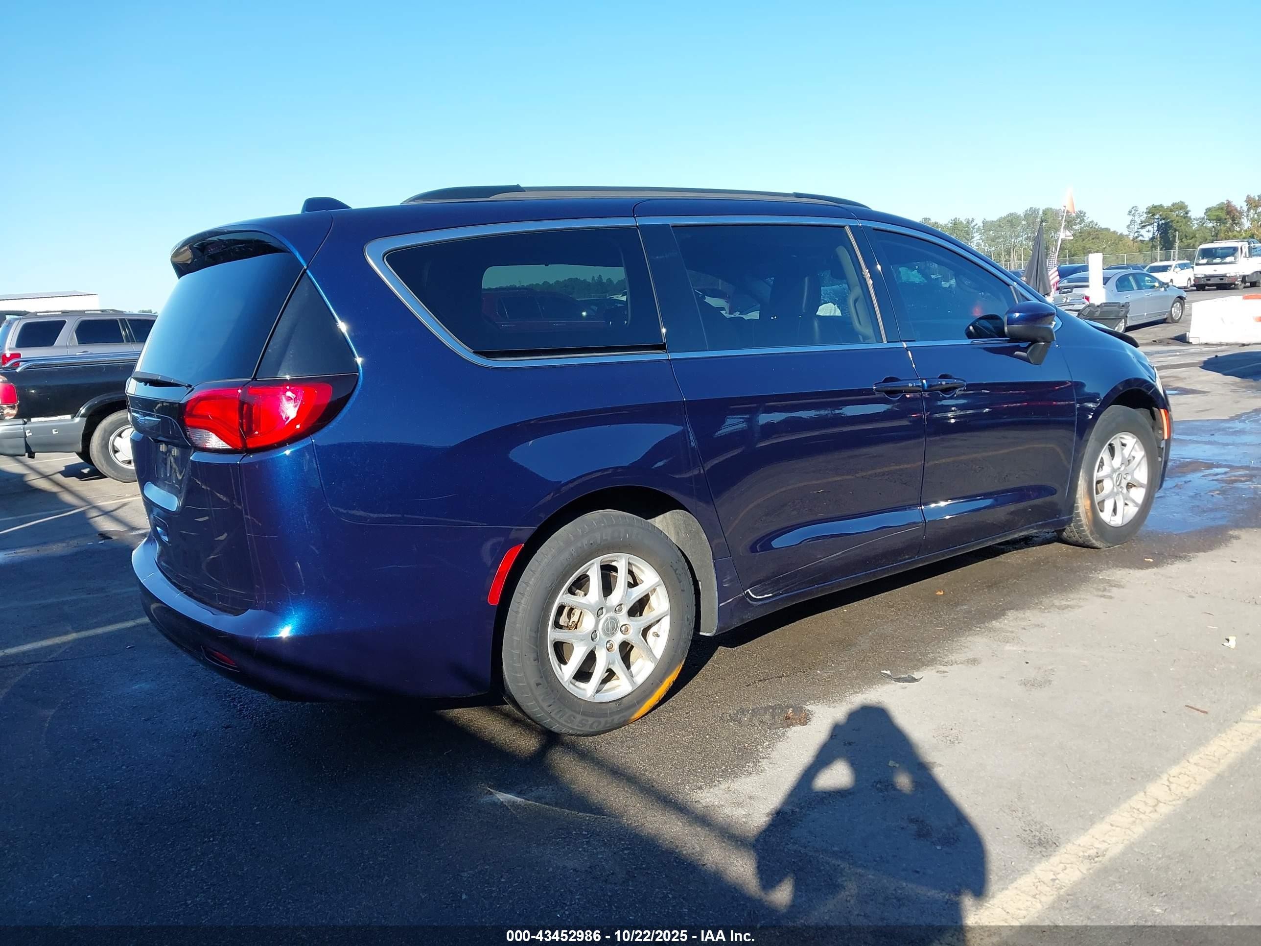 2020 Chrysler Voyager Lxi Navy vin: 2C4RC1DG4LR184316