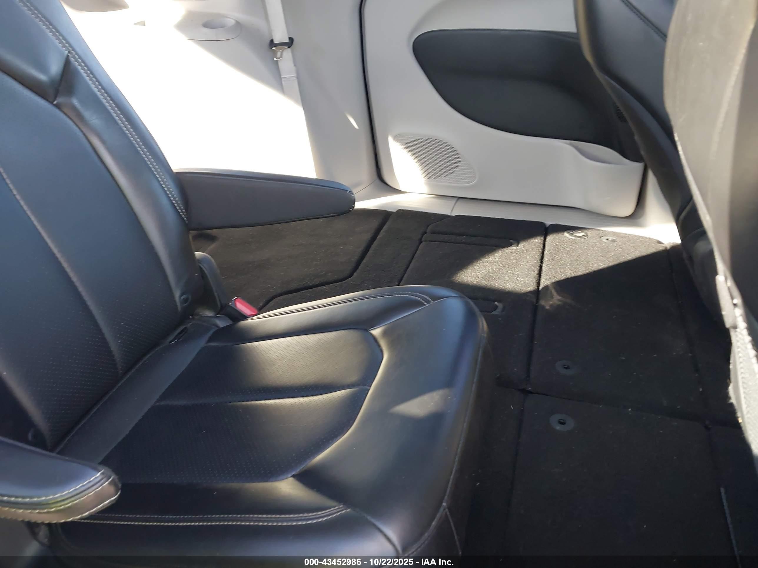 2020 Chrysler Voyager Lxi Navy vin: 2C4RC1DG4LR184316