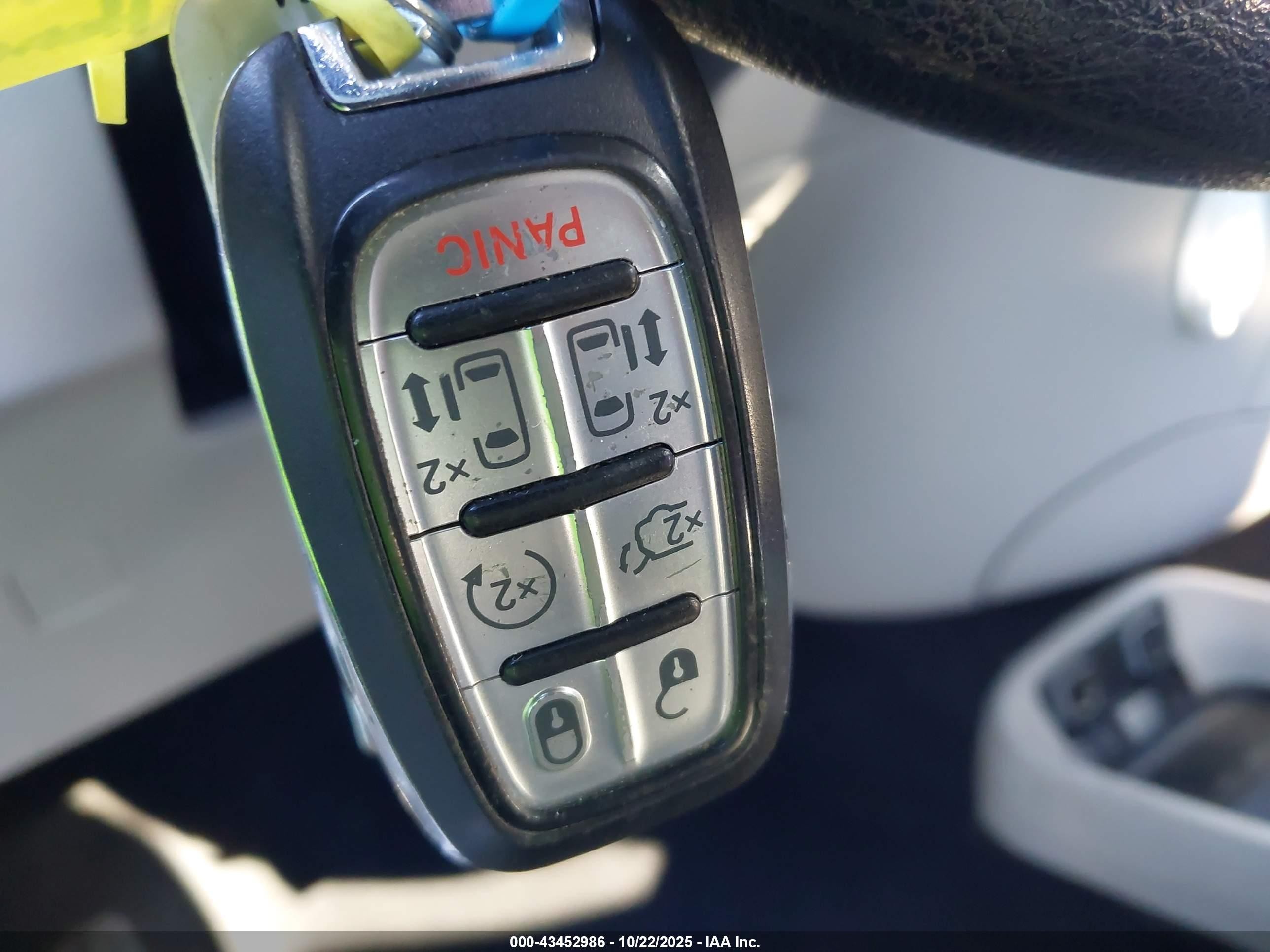 2020 Chrysler Voyager Lxi Navy vin: 2C4RC1DG4LR184316