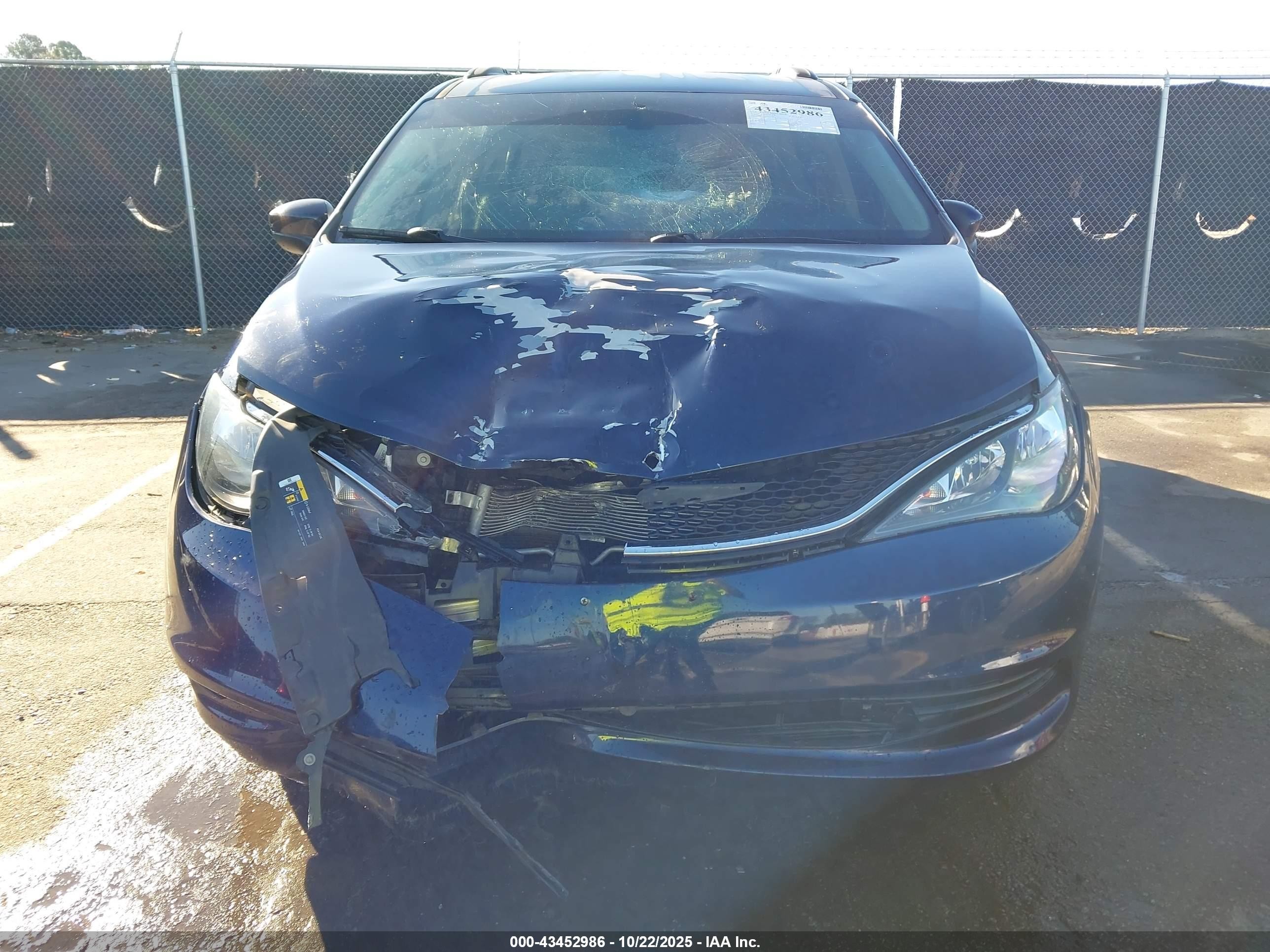 2020 Chrysler Voyager Lxi Navy vin: 2C4RC1DG4LR184316