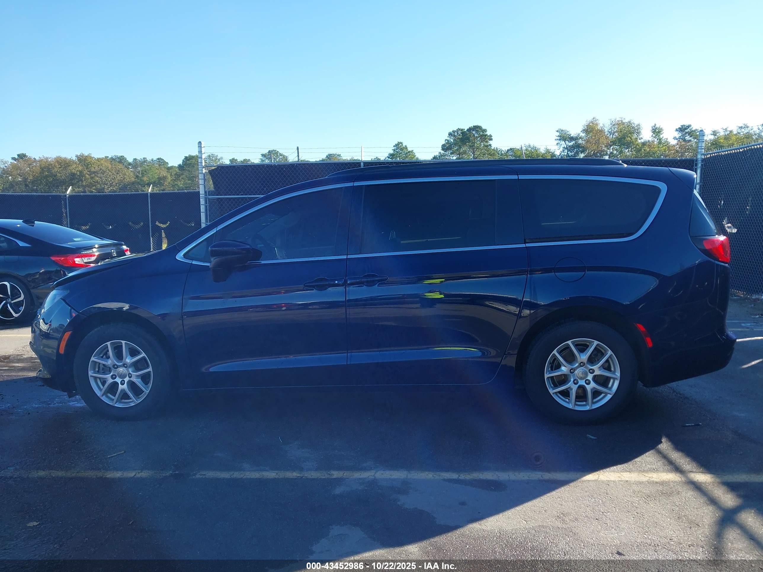 2020 Chrysler Voyager Lxi Navy vin: 2C4RC1DG4LR184316
