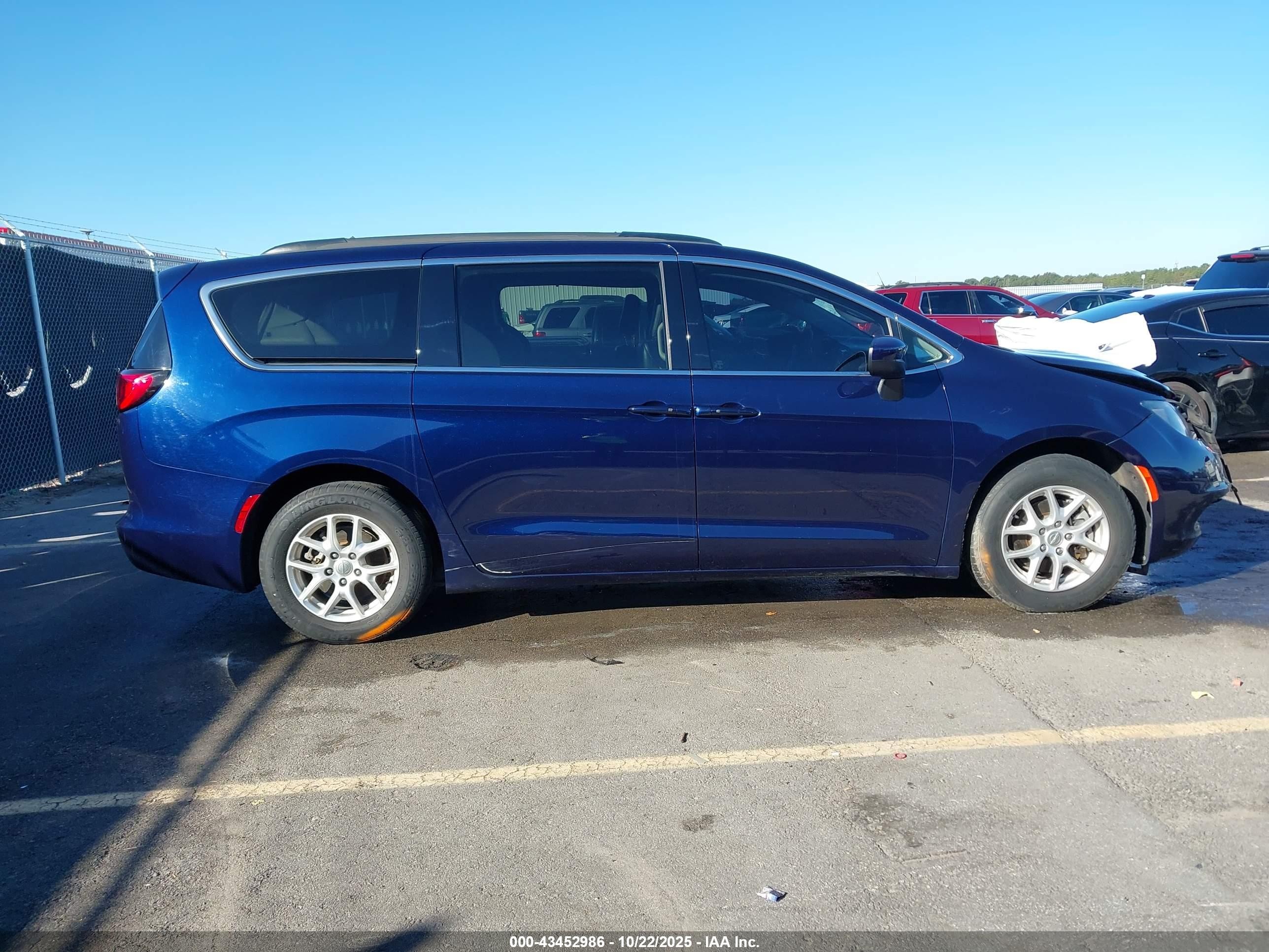 2020 Chrysler Voyager Lxi Navy vin: 2C4RC1DG4LR184316
