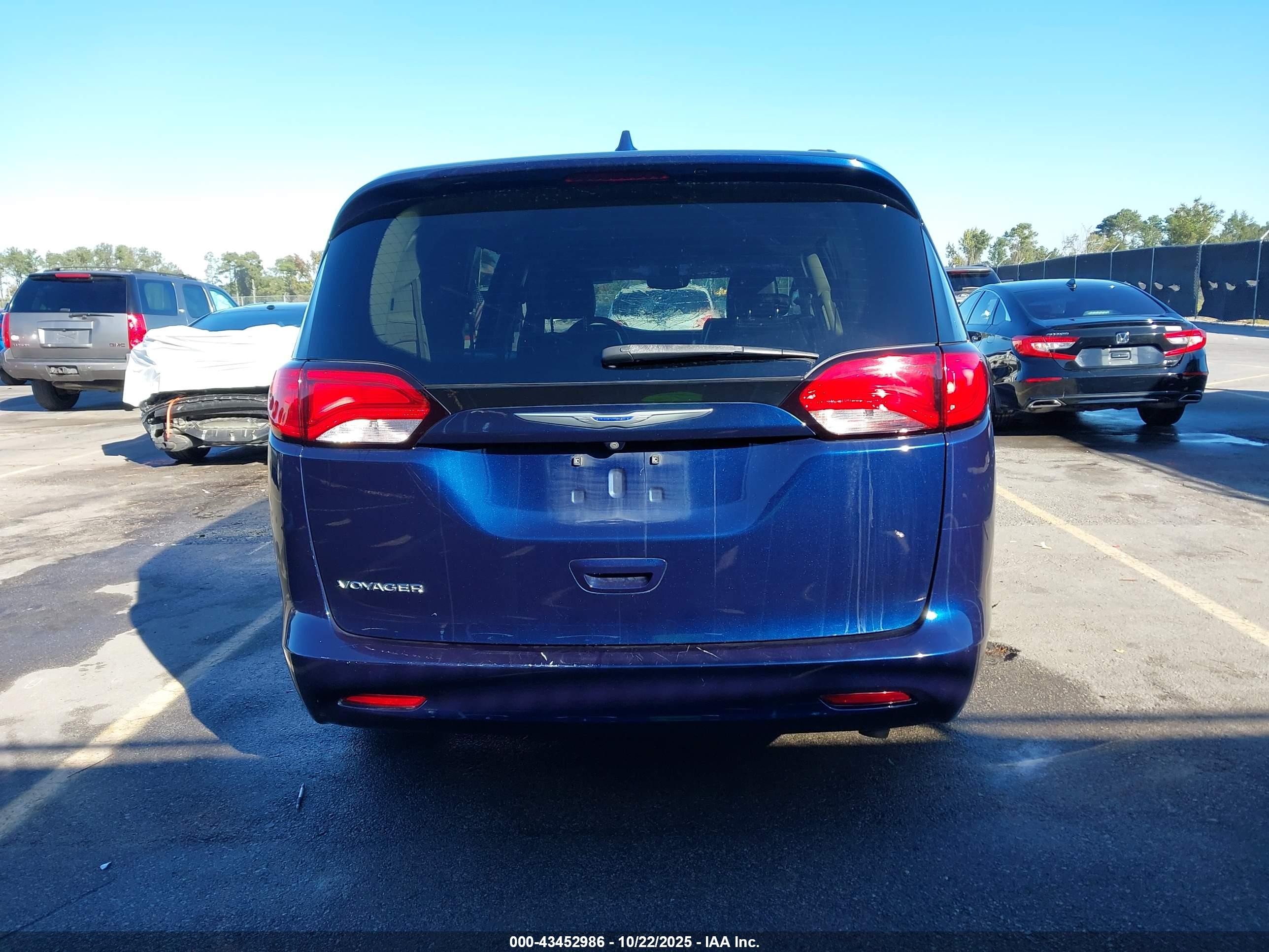 2020 Chrysler Voyager Lxi Navy vin: 2C4RC1DG4LR184316