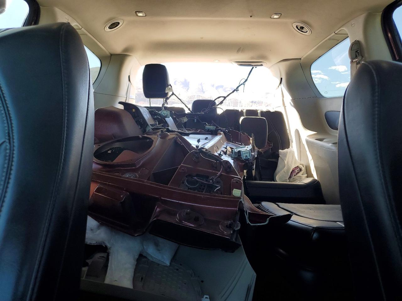 2020 Chrysler Voyager Lxi Burgundy vin: 2C4RC1DG5LR195809