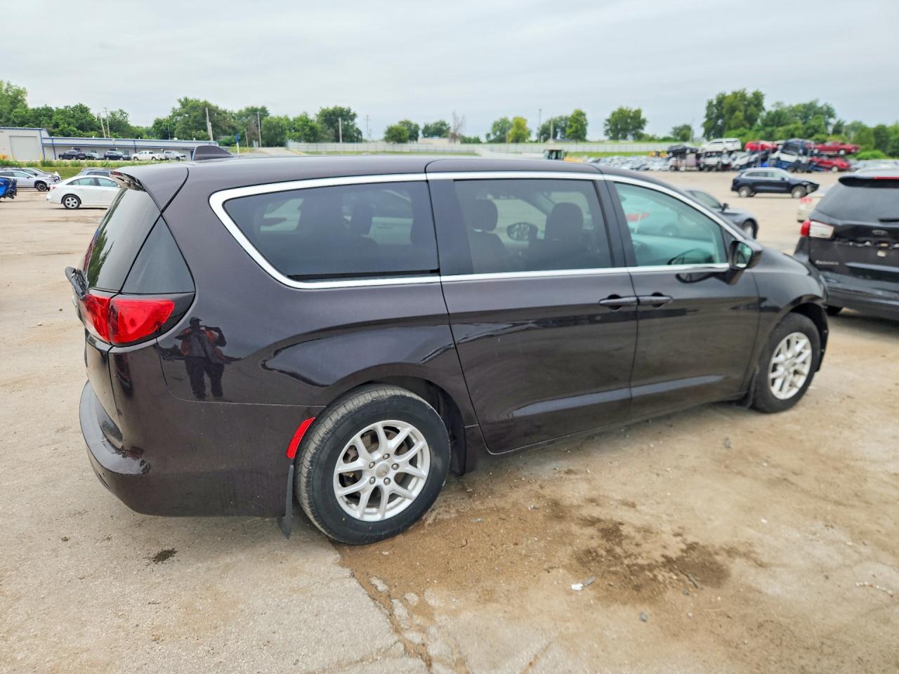 2017 Chrysler Pacifica Touring Burgundy vin: 2C4RC1DG6HR614645