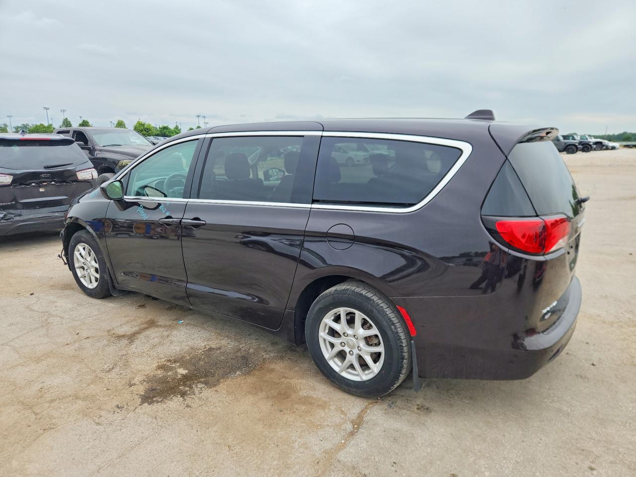 2017 Chrysler Pacifica Touring Burgundy vin: 2C4RC1DG6HR614645