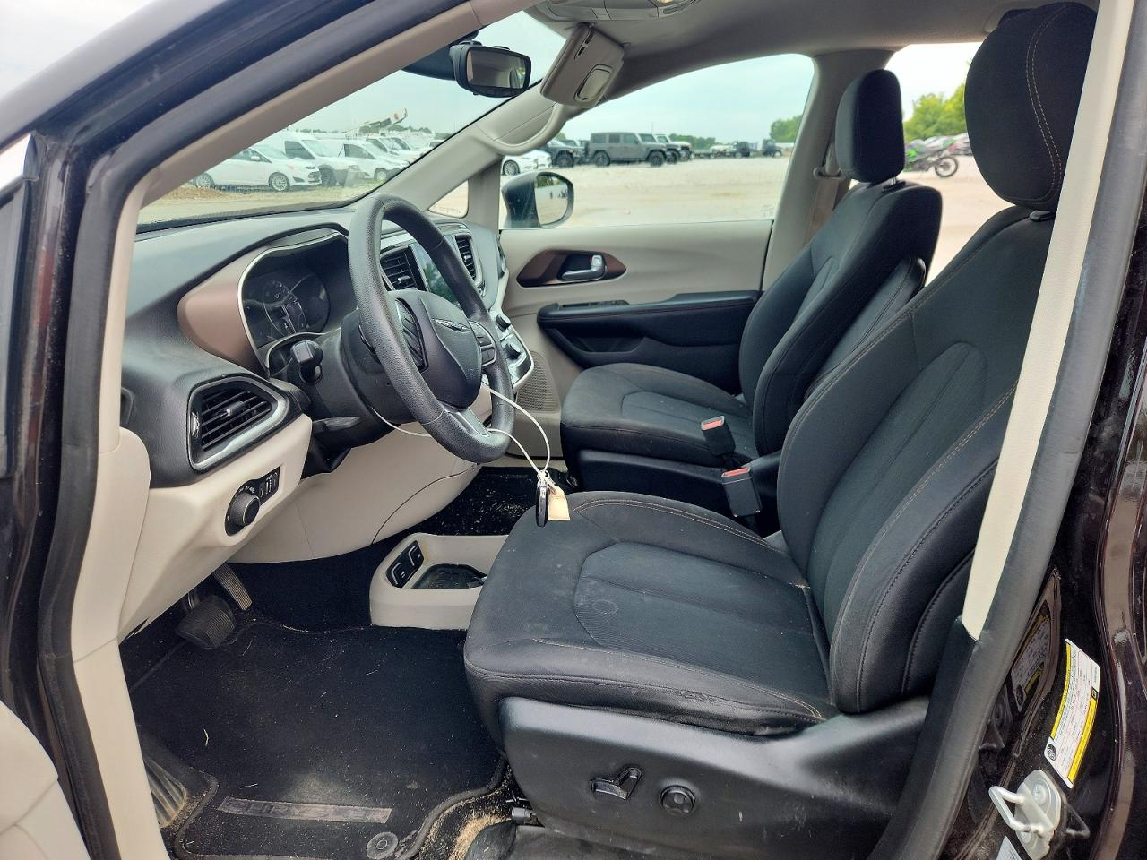 2017 Chrysler Pacifica Touring Burgundy vin: 2C4RC1DG6HR614645
