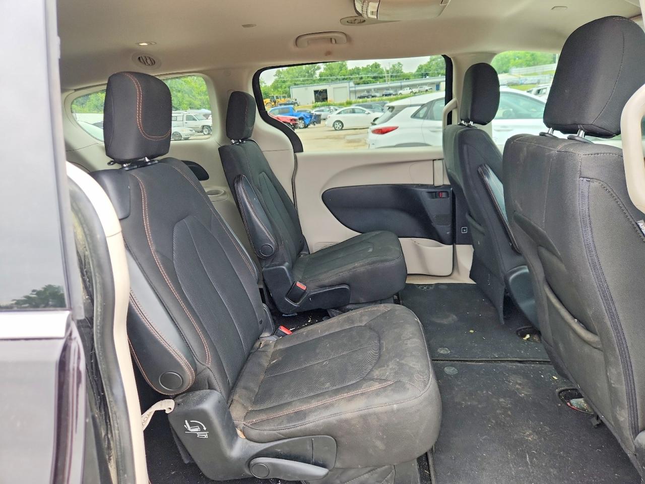 2017 Chrysler Pacifica Touring Burgundy vin: 2C4RC1DG6HR614645