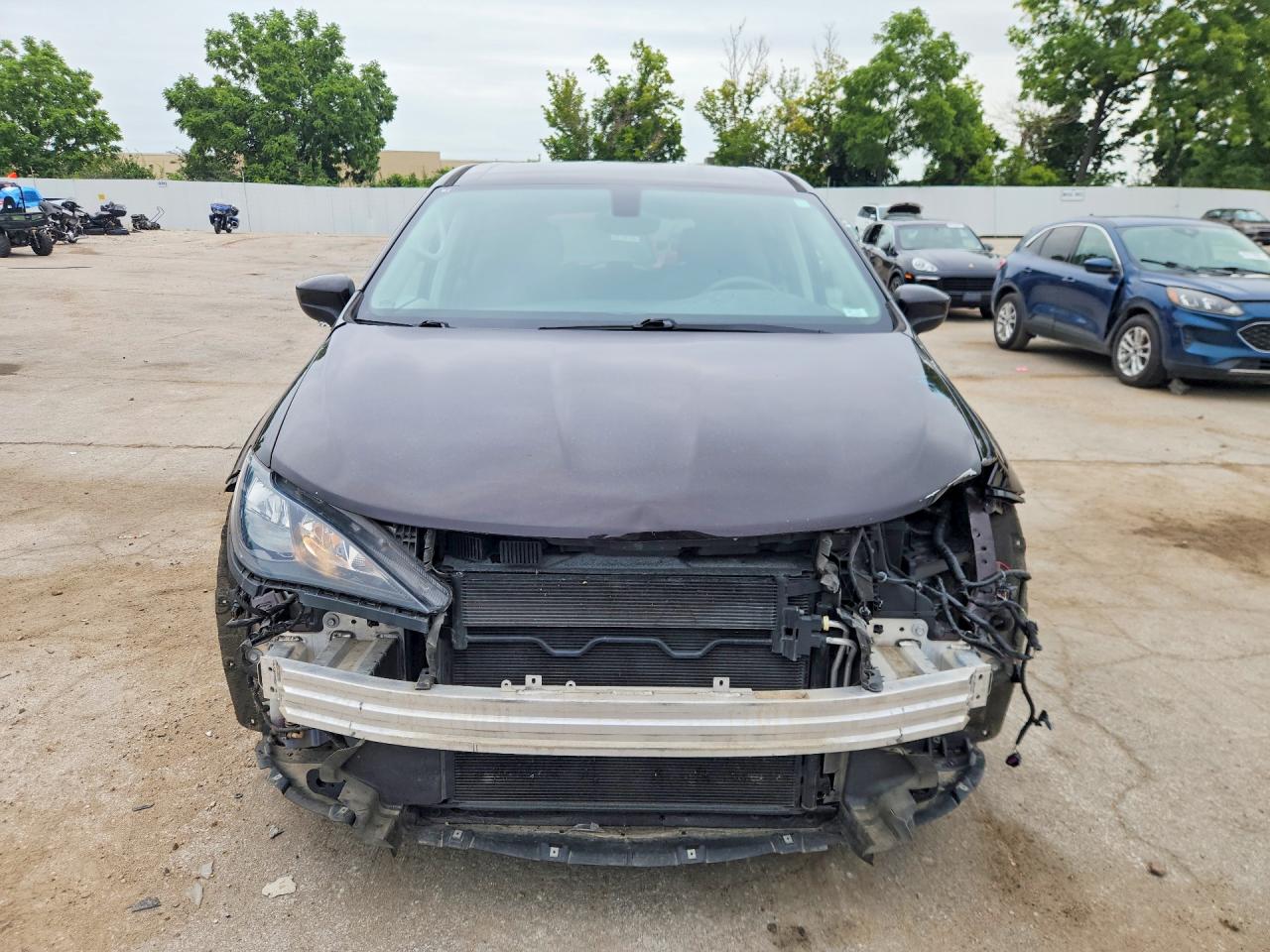 2017 Chrysler Pacifica Touring Burgundy vin: 2C4RC1DG6HR614645
