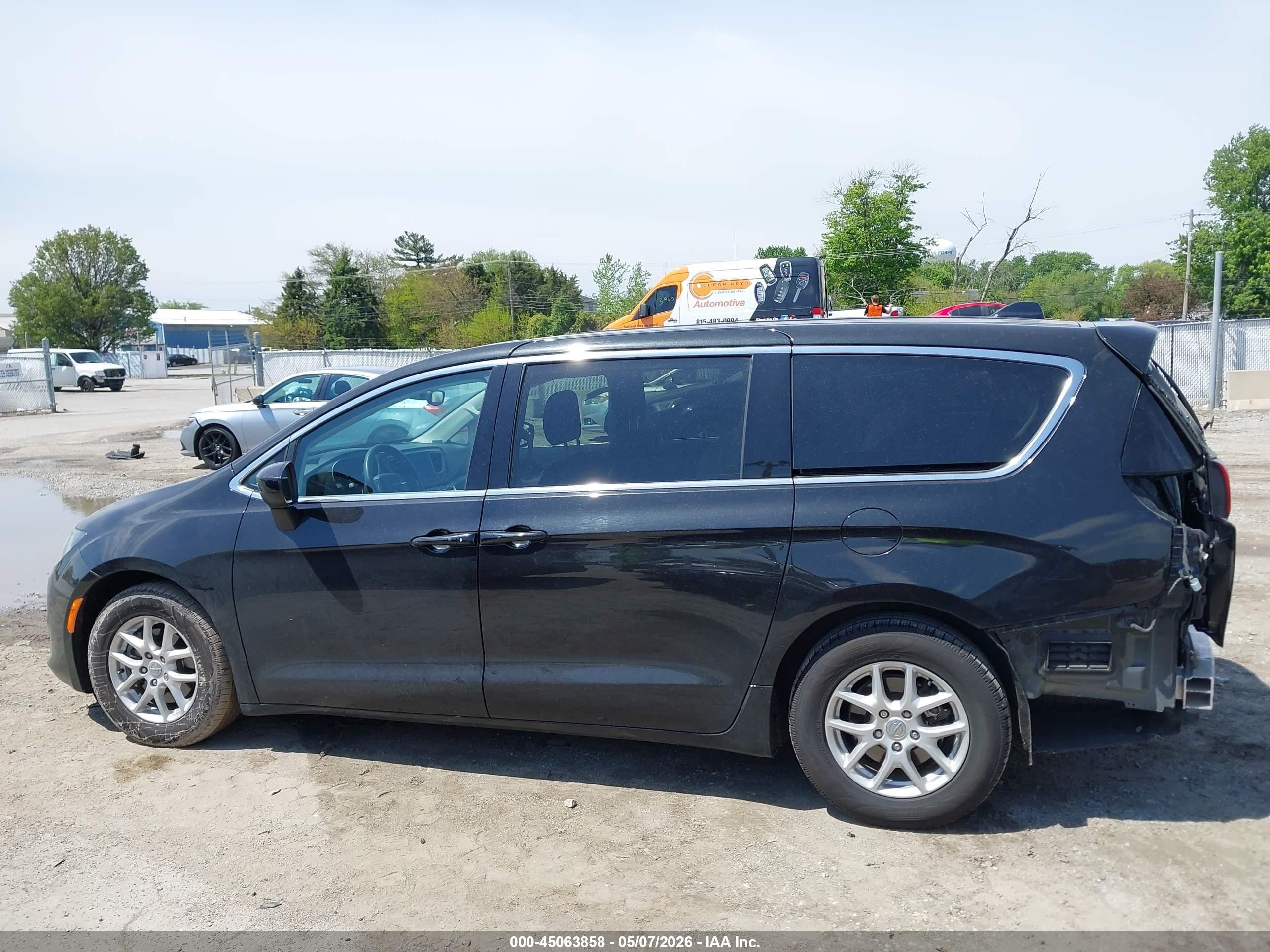 2017 Chrysler Pacifica Touring Black vin: 2C4RC1DG7HR516949