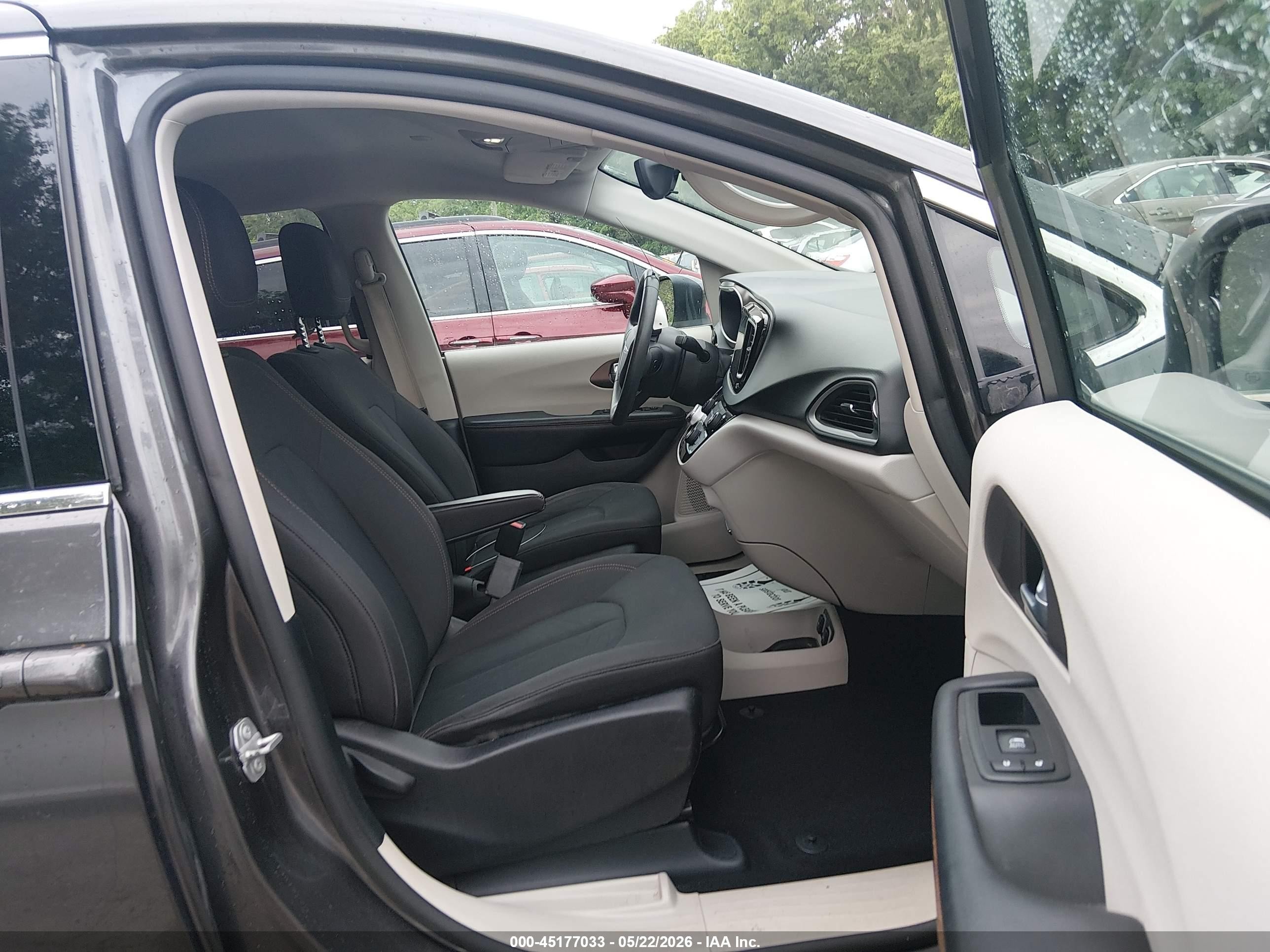 2017 Chrysler Pacifica Touring Gray vin: 2C4RC1DG8HR517589