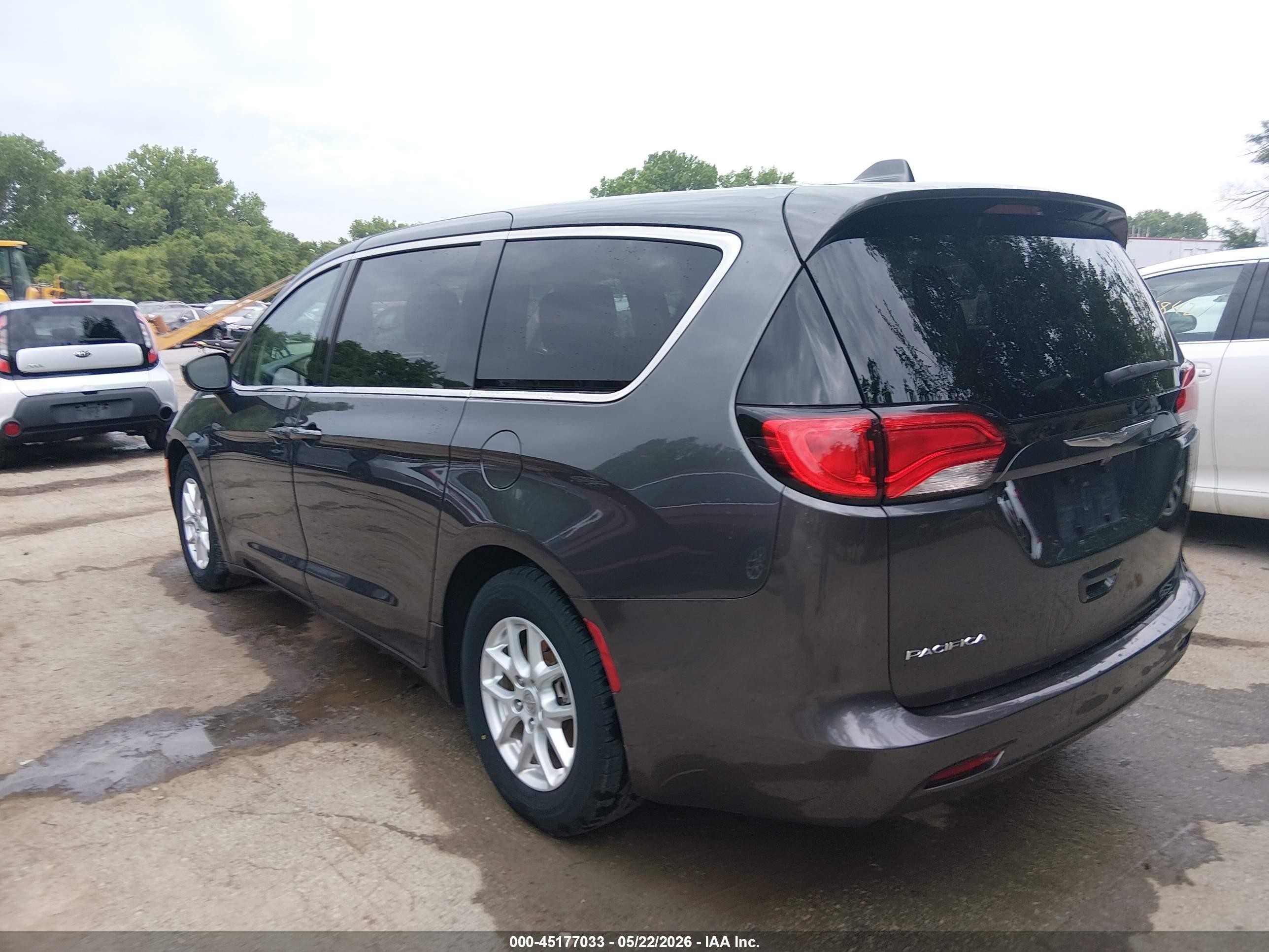 2017 Chrysler Pacifica Touring Gray vin: 2C4RC1DG8HR517589