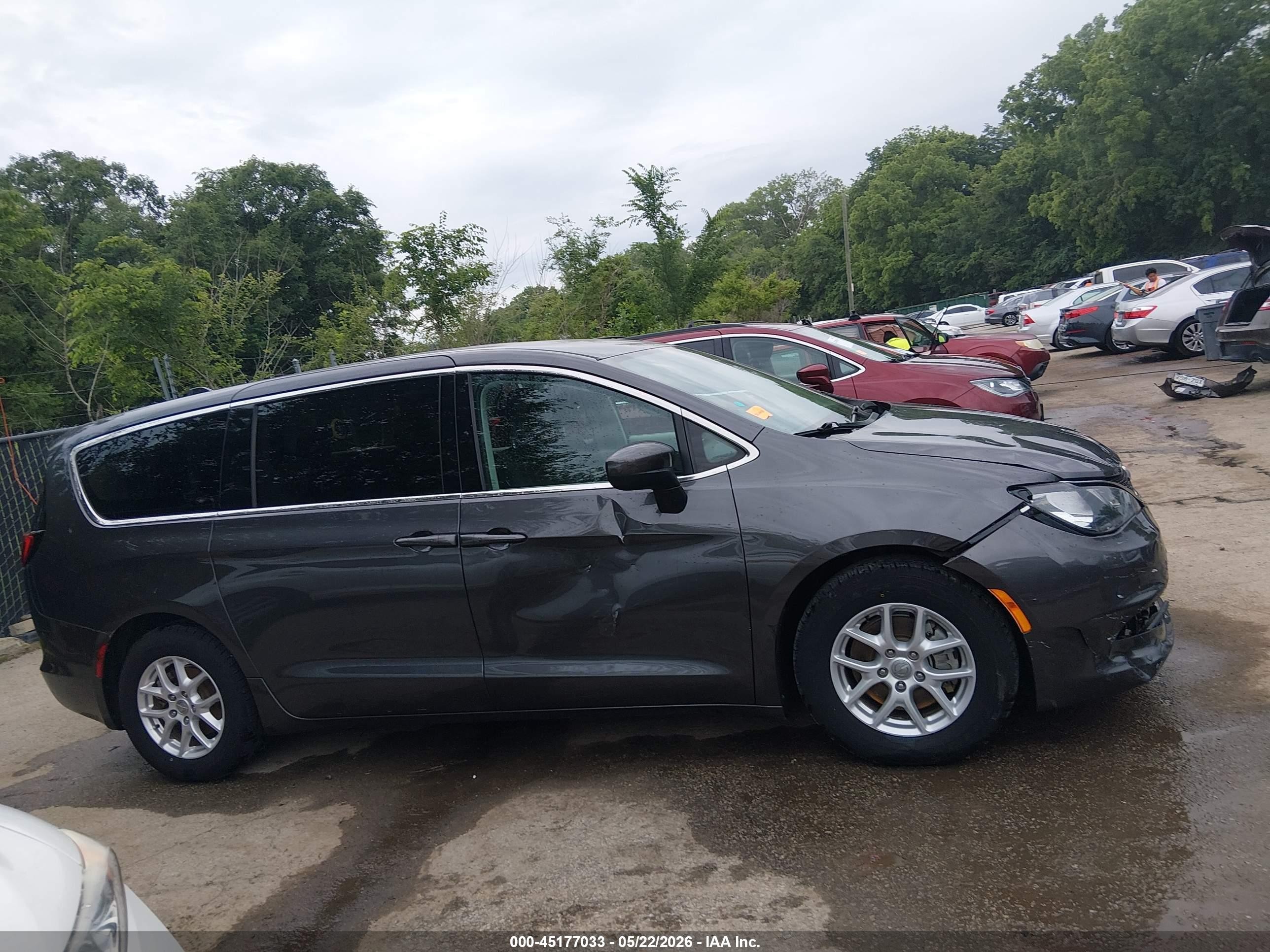 2017 Chrysler Pacifica Touring Gray vin: 2C4RC1DG8HR517589