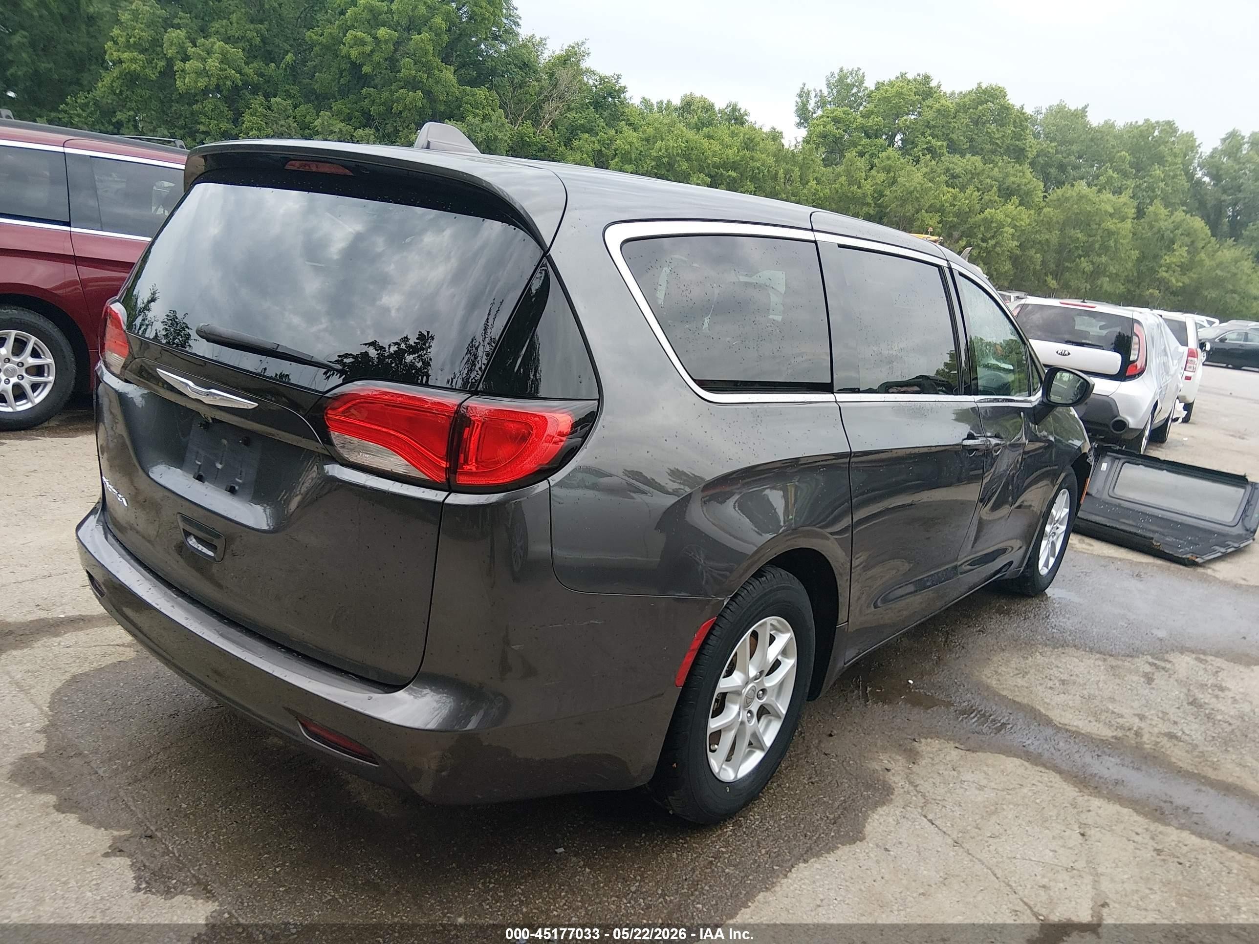 2017 Chrysler Pacifica Touring Gray vin: 2C4RC1DG8HR517589