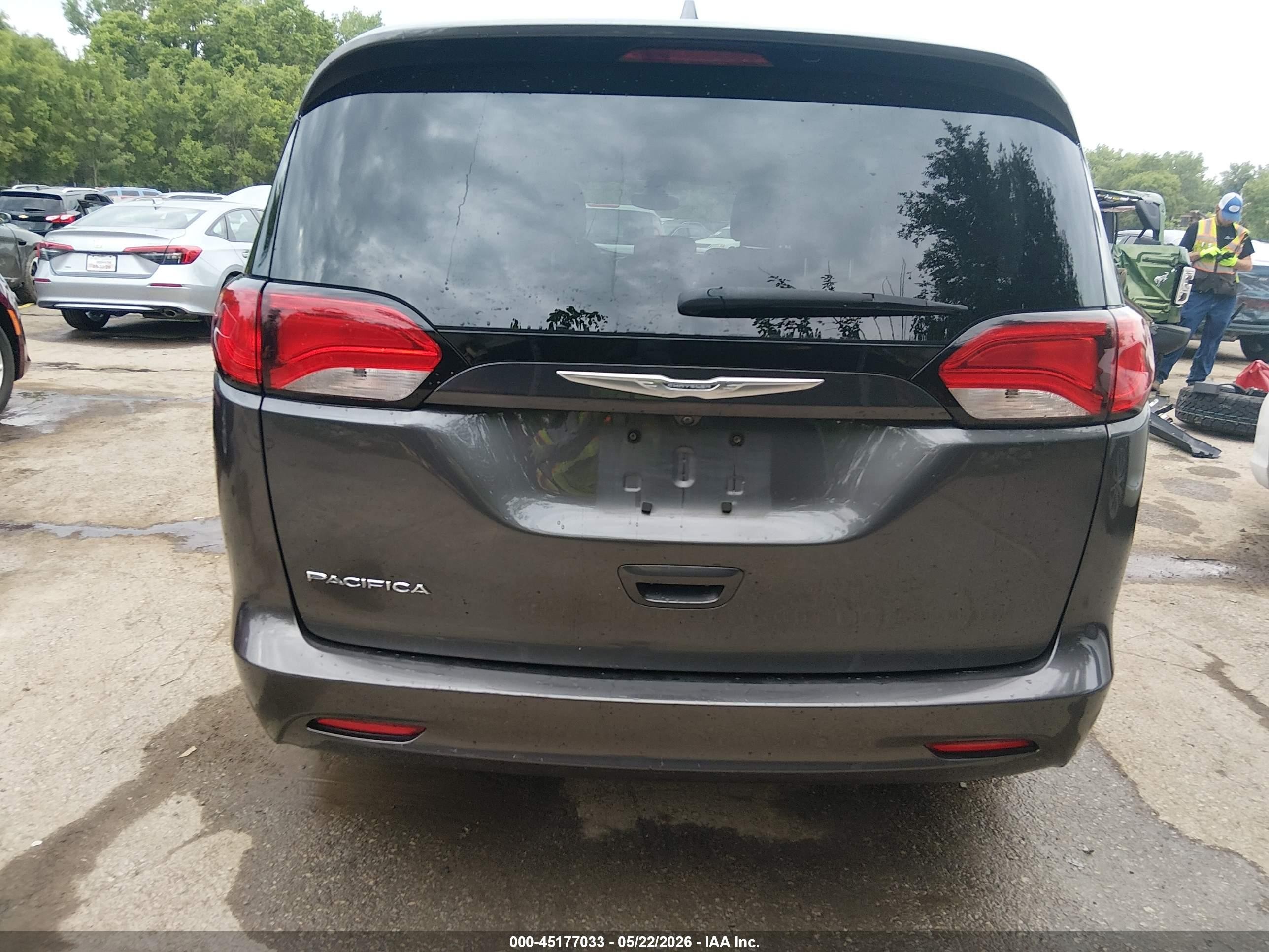2017 Chrysler Pacifica Touring Gray vin: 2C4RC1DG8HR517589