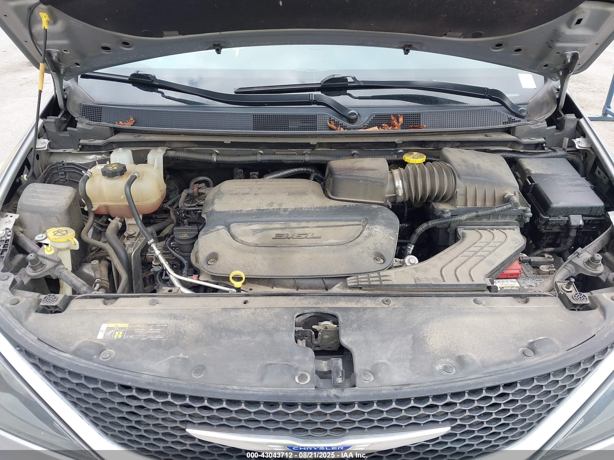 2020 Chrysler Voyager Lxi Gray vin: 2C4RC1DG9LR260628