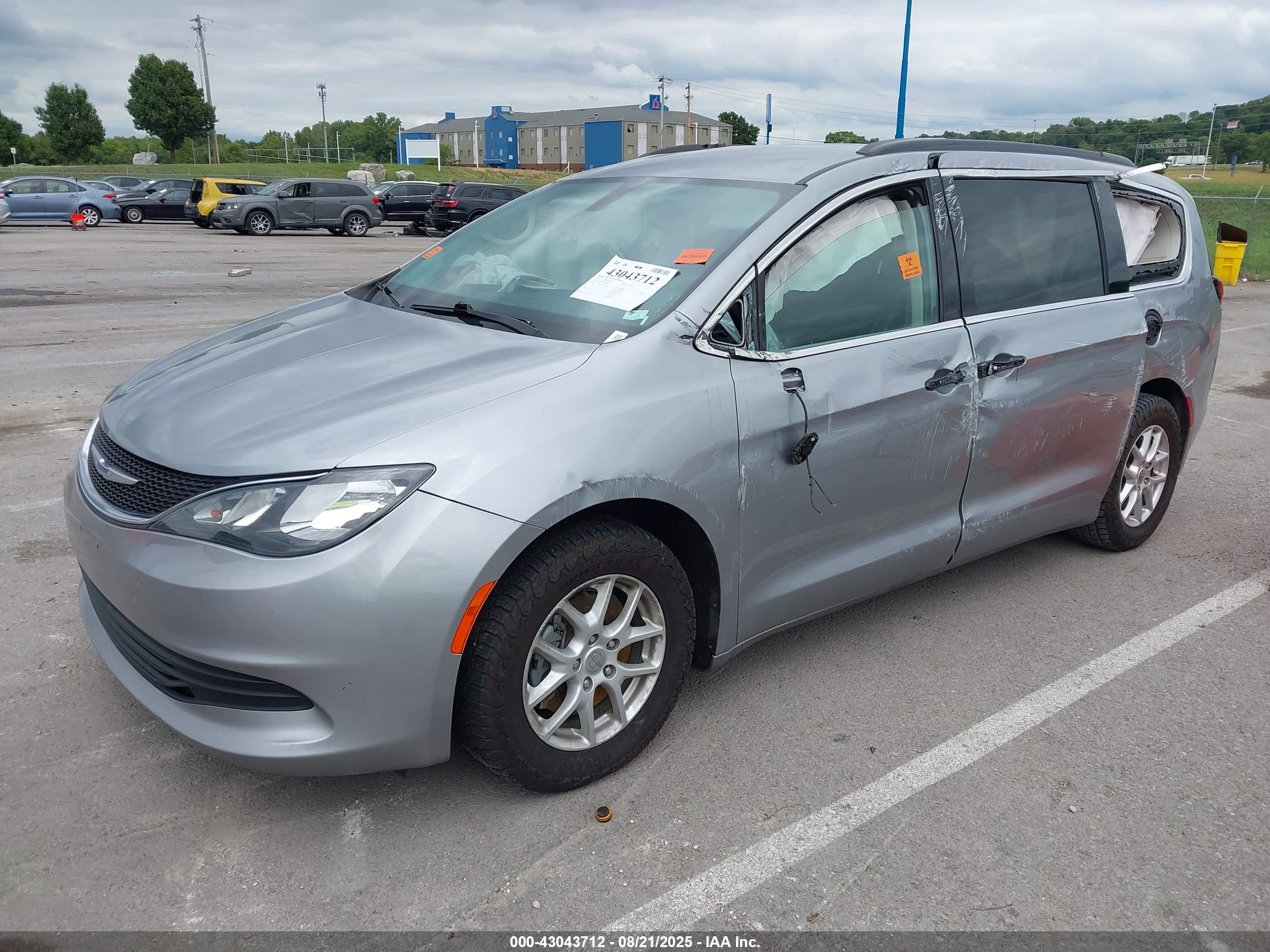 2020 Chrysler Voyager Lxi Gray vin: 2C4RC1DG9LR260628