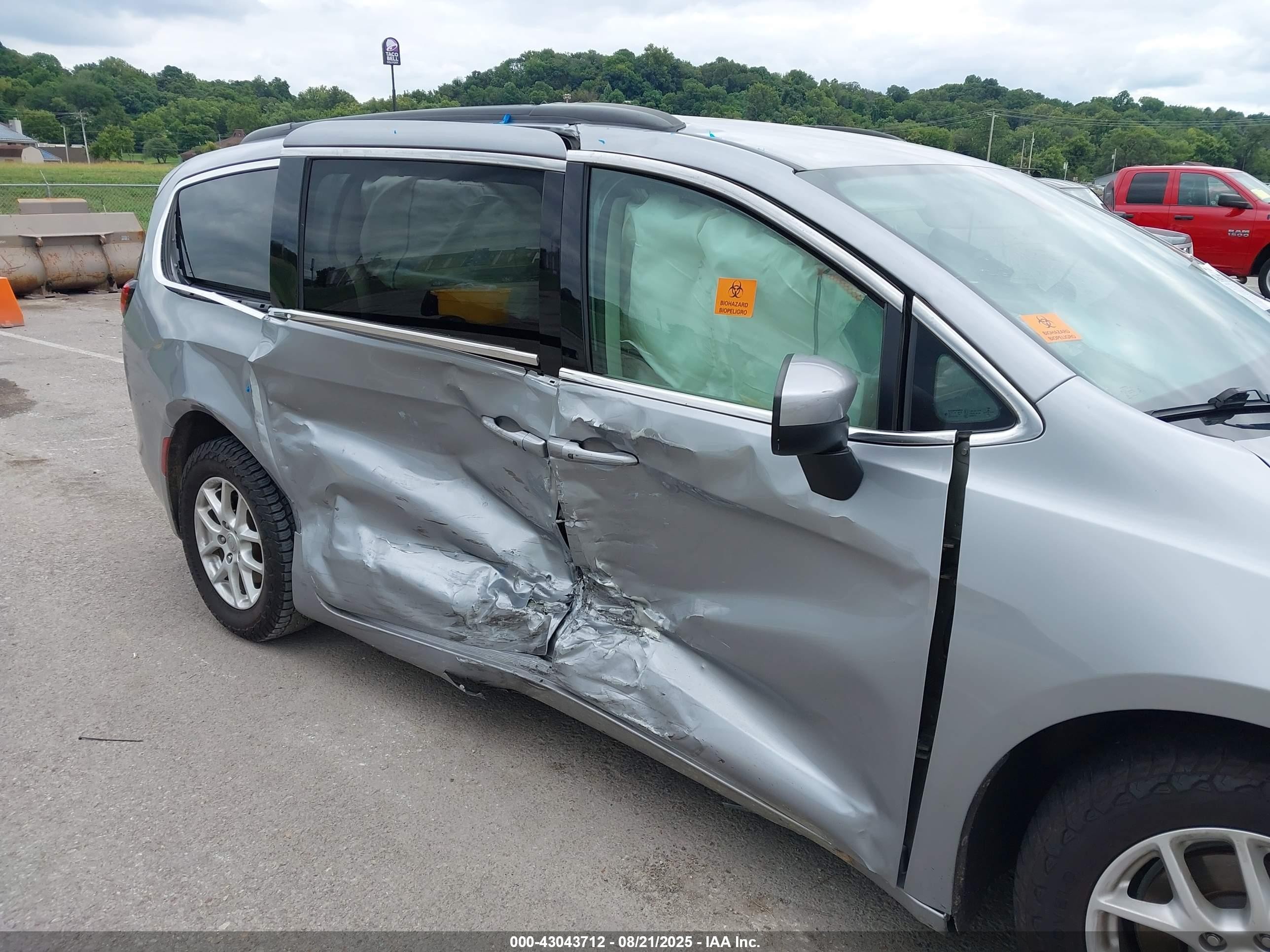 2020 Chrysler Voyager Lxi Gray vin: 2C4RC1DG9LR260628
