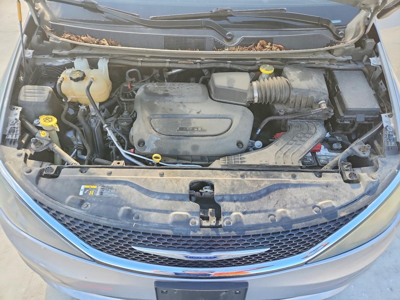 2020 Chrysler Voyager Lxi Silver vin: 2C4RC1DG9LR265411