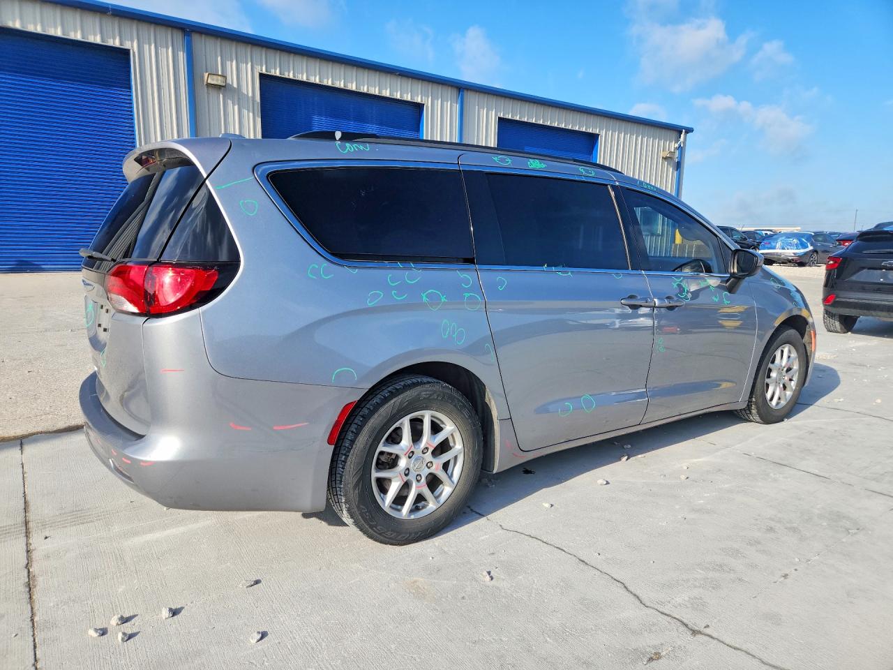 2020 Chrysler Voyager Lxi Silver vin: 2C4RC1DG9LR265411