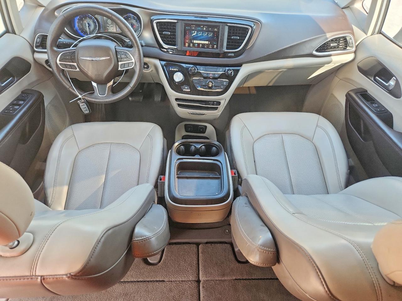 2020 Chrysler Voyager Lxi Silver vin: 2C4RC1DG9LR265411