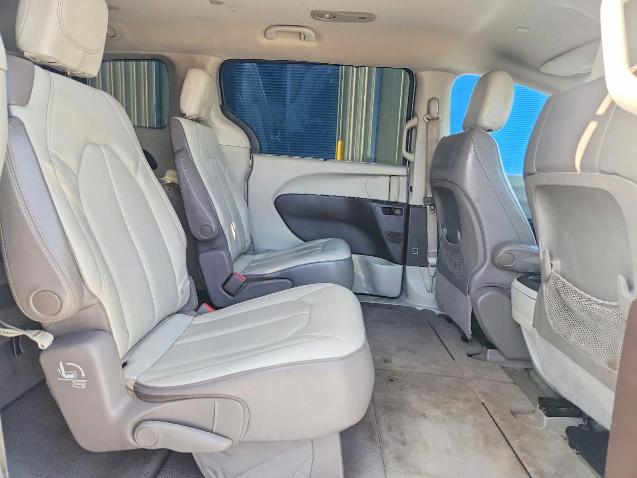 2020 Chrysler Voyager Lxi Silver vin: 2C4RC1DG9LR265411