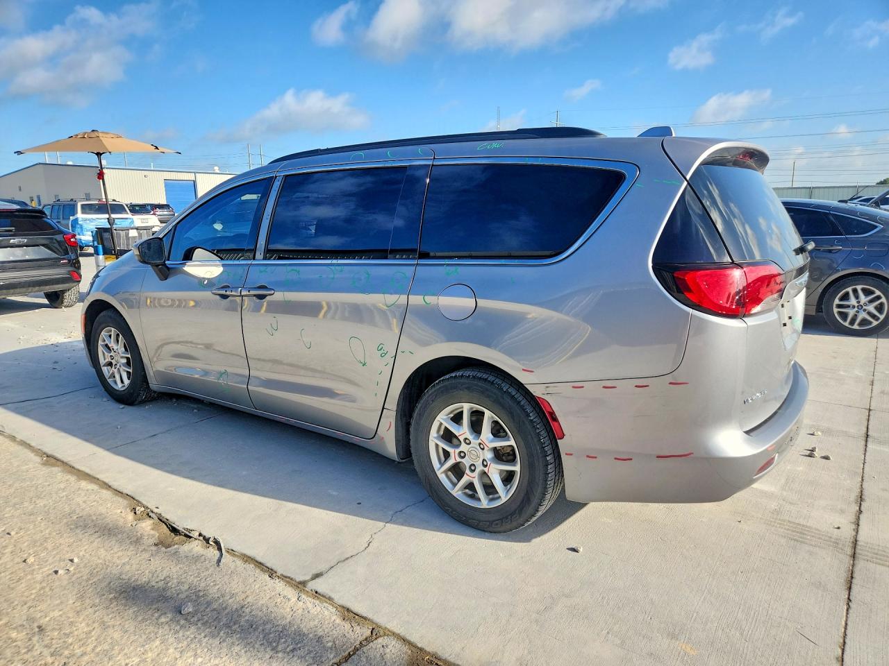 2020 Chrysler Voyager Lxi Silver vin: 2C4RC1DG9LR265411