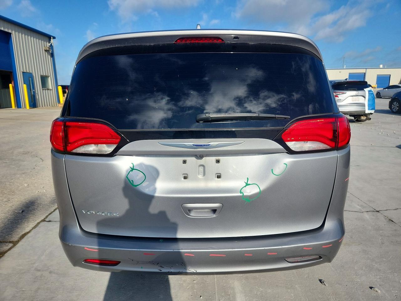 2020 Chrysler Voyager Lxi Silver vin: 2C4RC1DG9LR265411