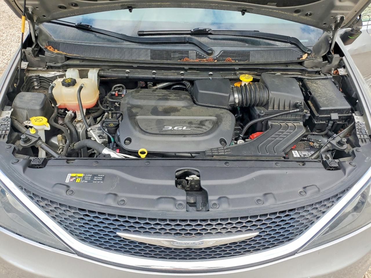 2017 Chrysler Pacifica Touring Silver vin: 2C4RC1DGXHR522907