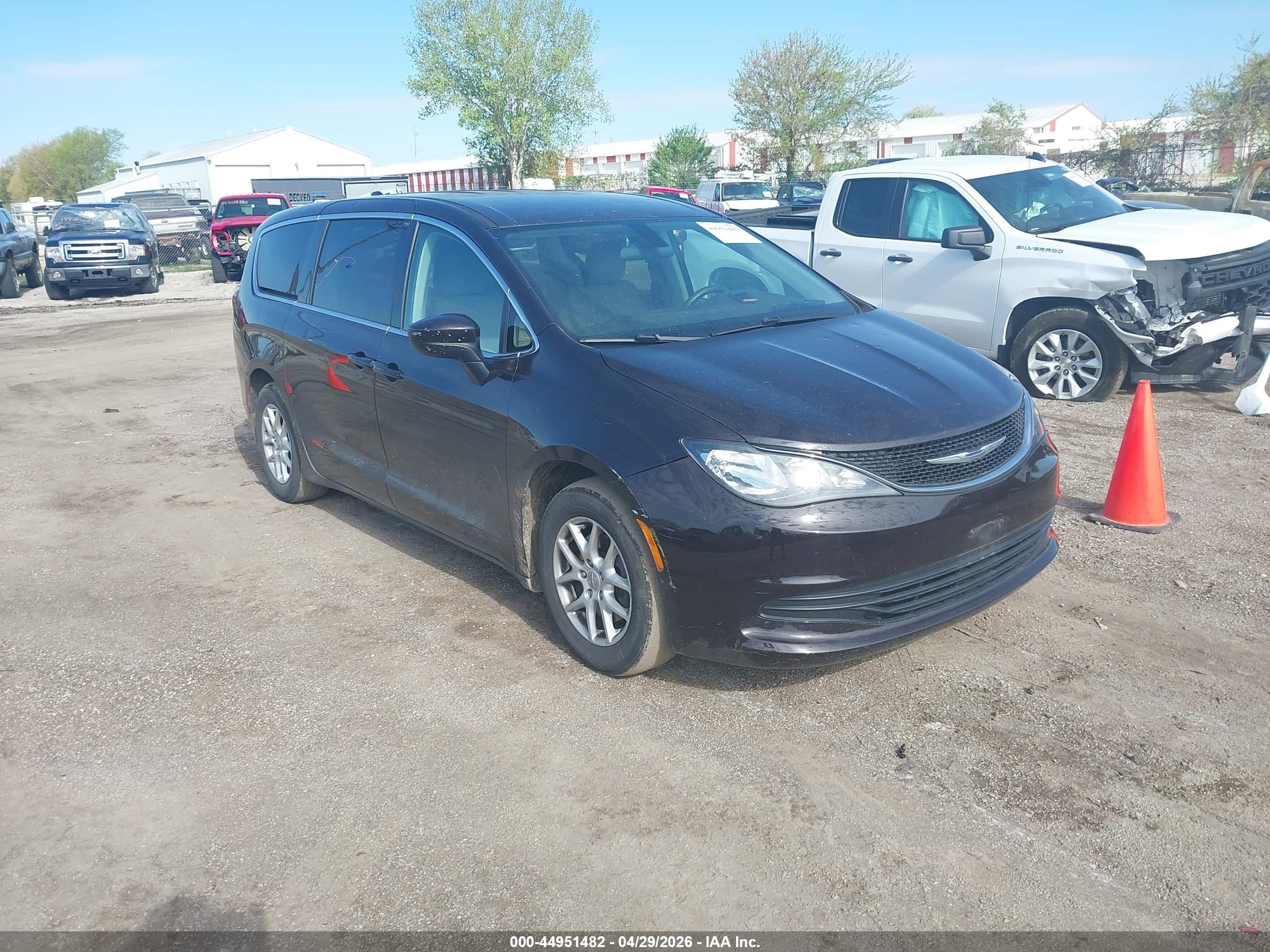 2018 Chrysler Pacifica Touring Dark Brown vin: 2C4RC1DGXJR173916
