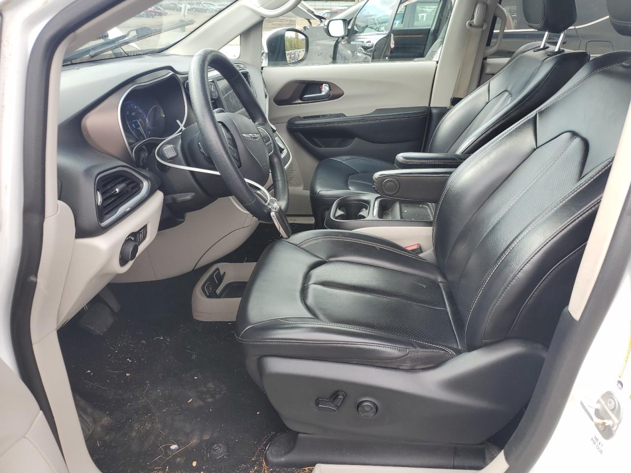 2020 Chrysler Voyager Lxi White vin: 2C4RC1DGXLR144435
