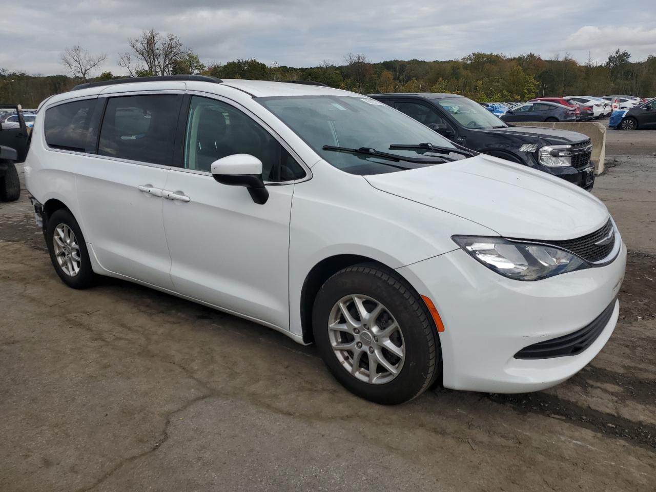 2020 Chrysler Voyager Lxi White vin: 2C4RC1DGXLR144435