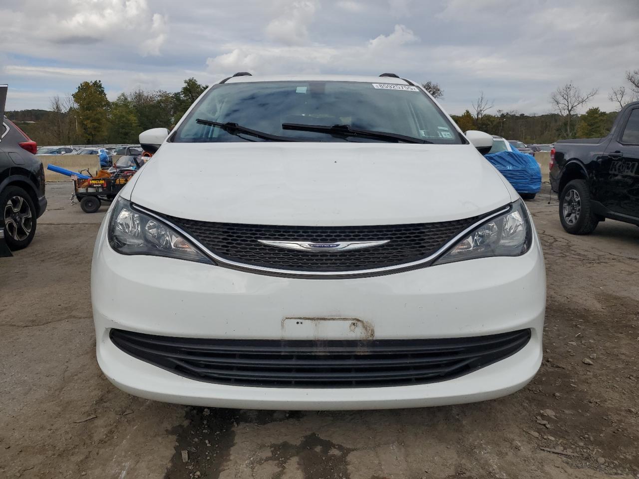 2020 Chrysler Voyager Lxi White vin: 2C4RC1DGXLR144435