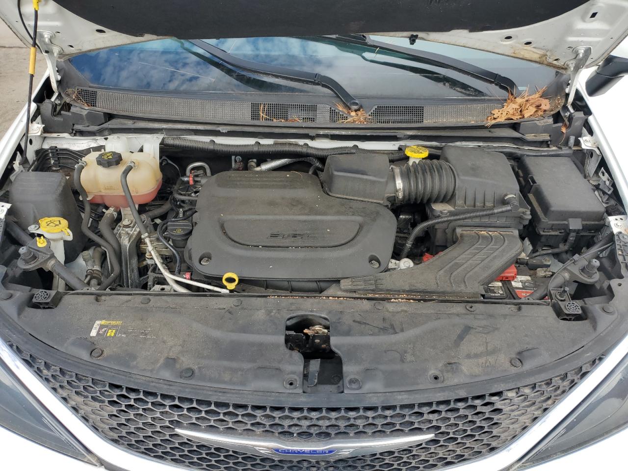 2020 Chrysler Voyager Lxi White vin: 2C4RC1DGXLR144435