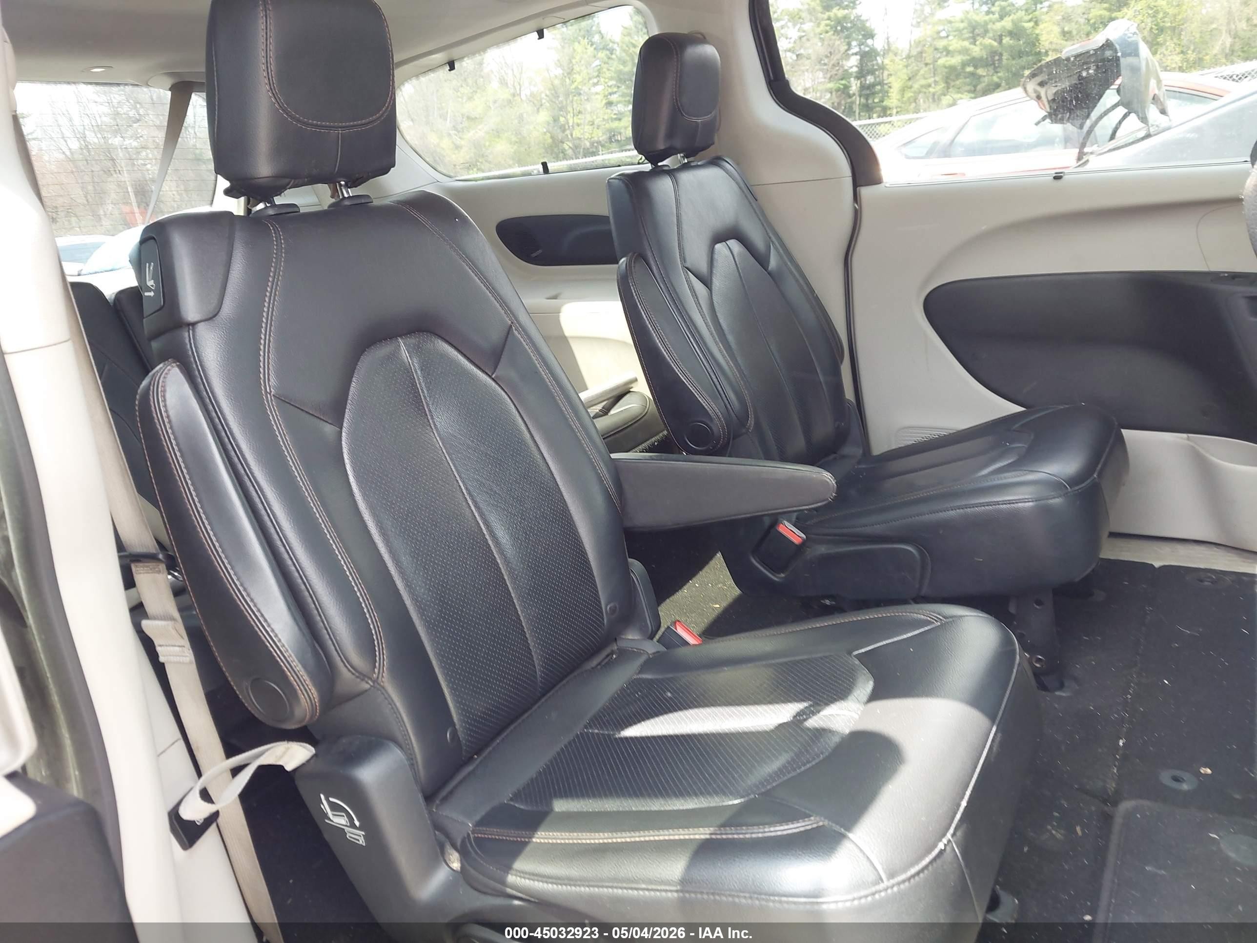 2018 Chrysler Pacifica Touring L Plus Черный vin: 2C4RC1EG1JR351095