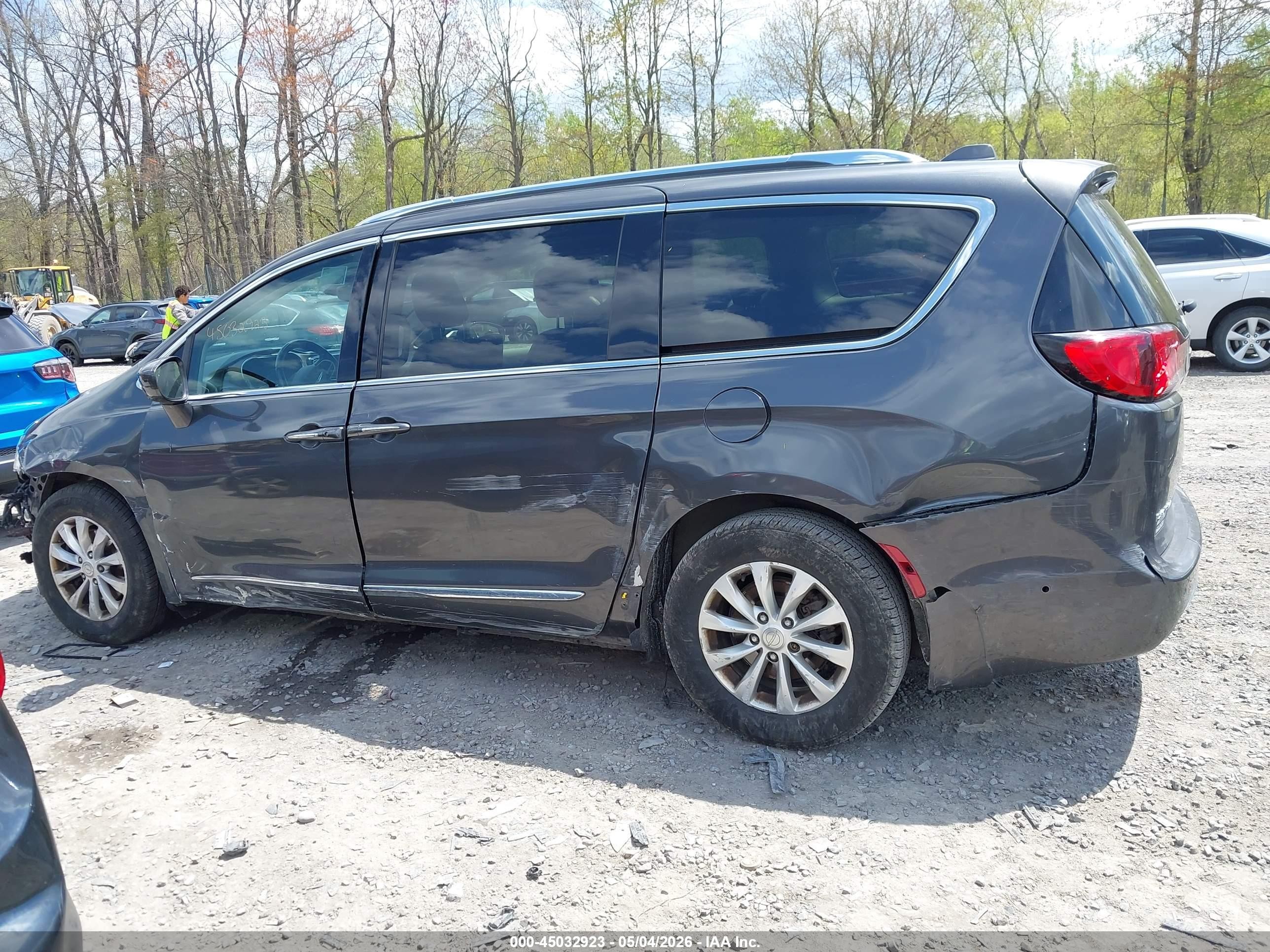 2018 Chrysler Pacifica Touring L Plus Черный vin: 2C4RC1EG1JR351095
