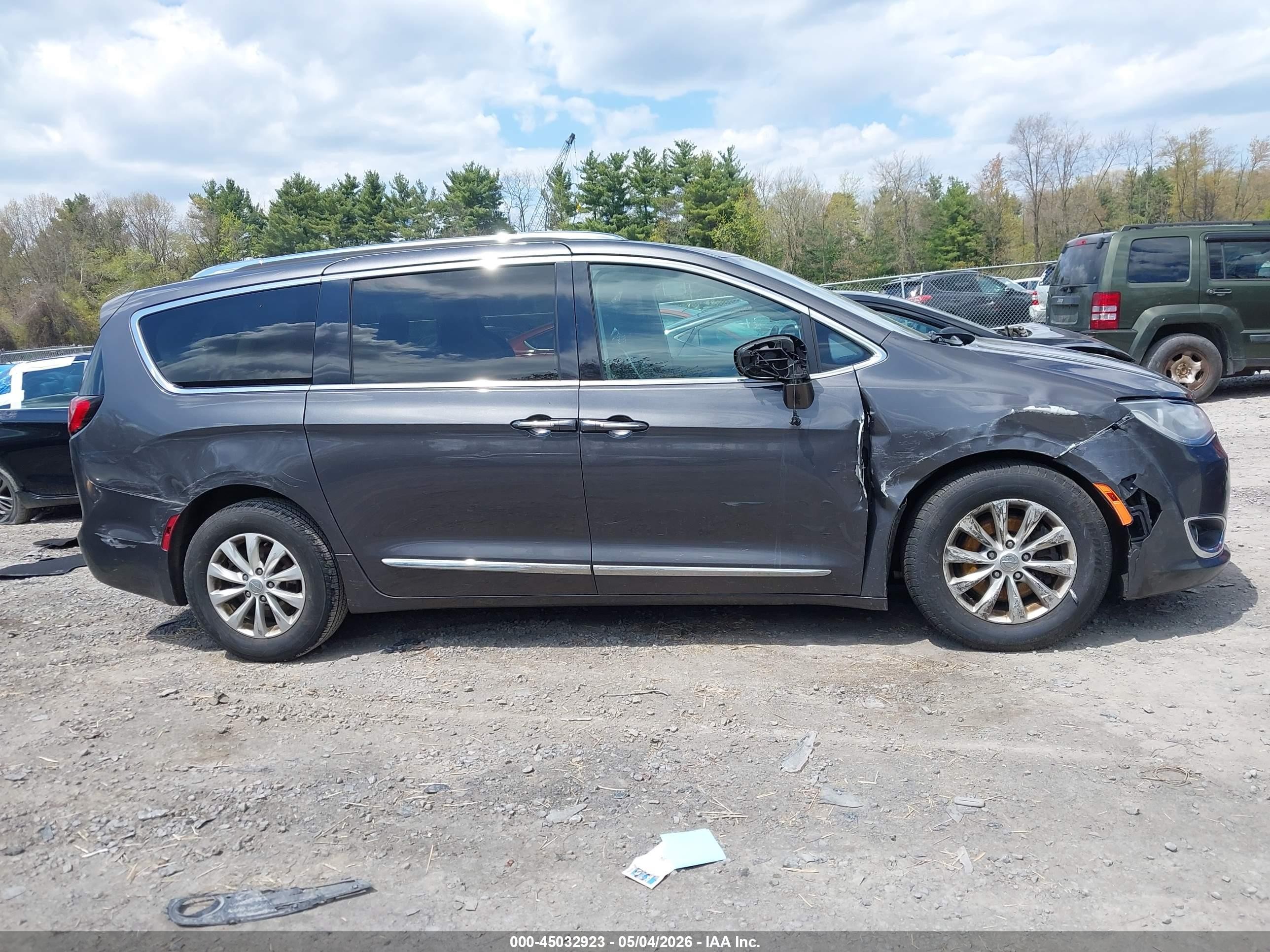 2018 Chrysler Pacifica Touring L Plus Черный vin: 2C4RC1EG1JR351095
