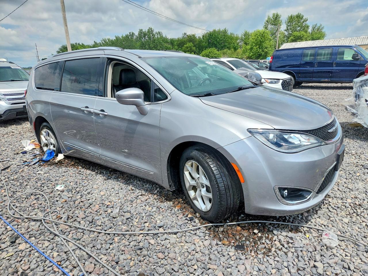 2017 Chrysler Pacifica Touring L Plus Silver vin: 2C4RC1EG2HR788646