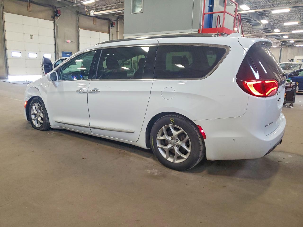 2018 Chrysler Pacifica Touring L Plus White vin: 2C4RC1EG4JR293712
