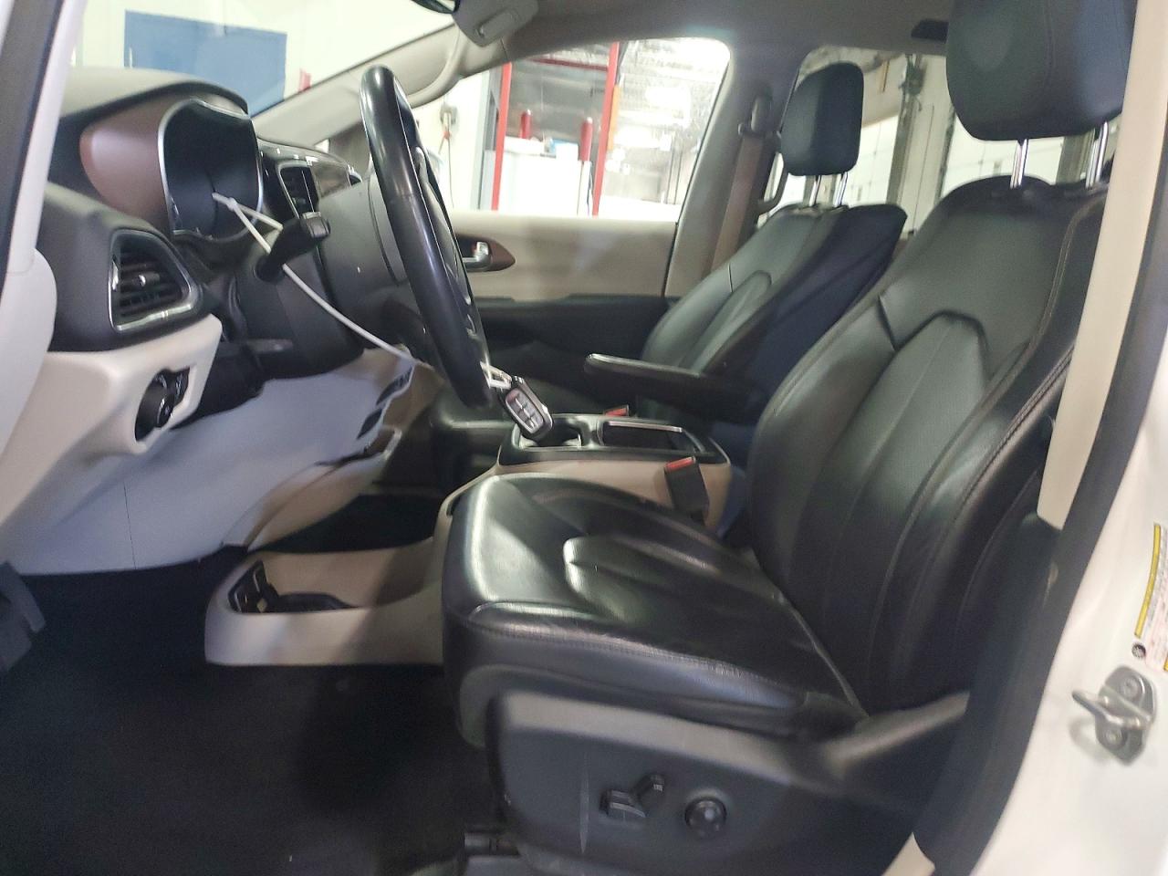 2018 Chrysler Pacifica Touring L Plus White vin: 2C4RC1EG4JR293712