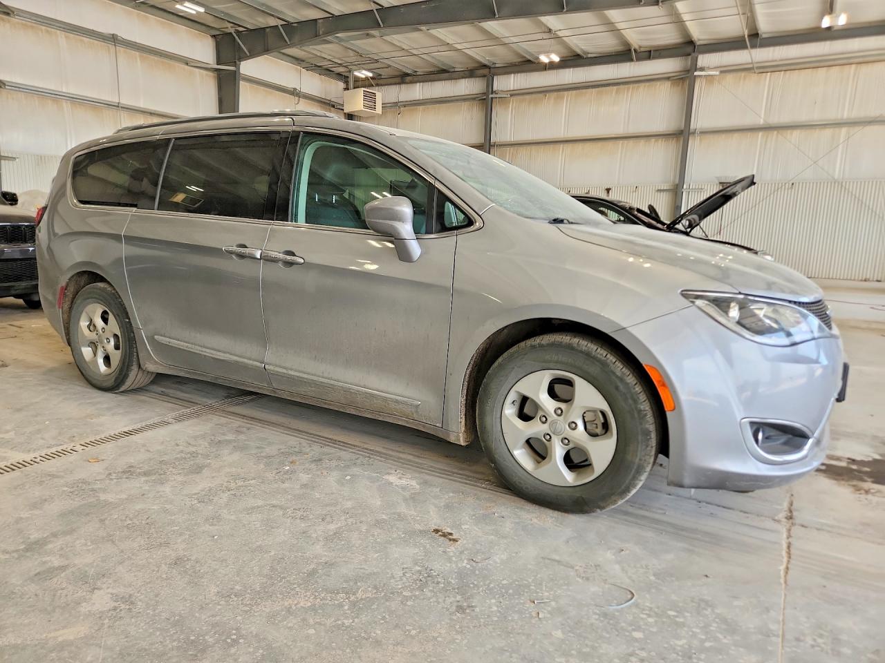 2017 Chrysler Pacifica Touring L Plus Silver vin: 2C4RC1EG5HR782226