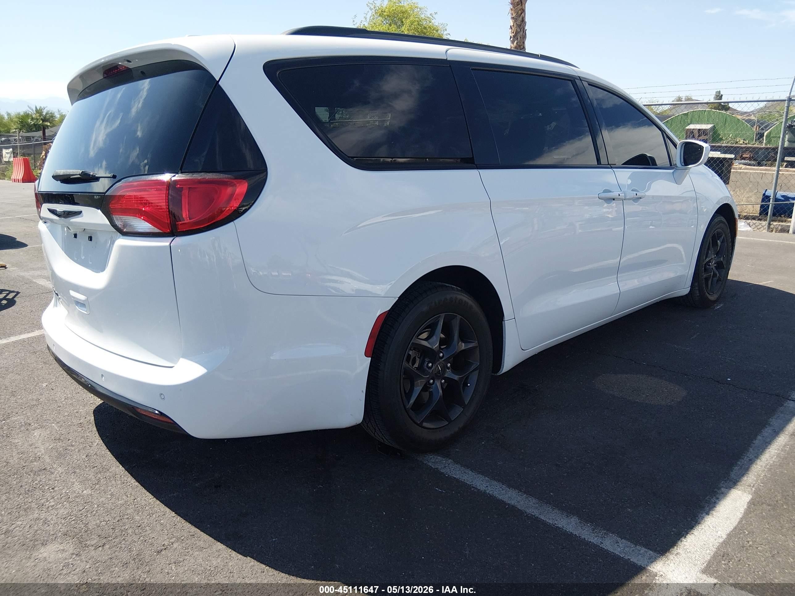 2018 Chrysler Pacifica Touring L Plus White vin: 2C4RC1EG5JR234975