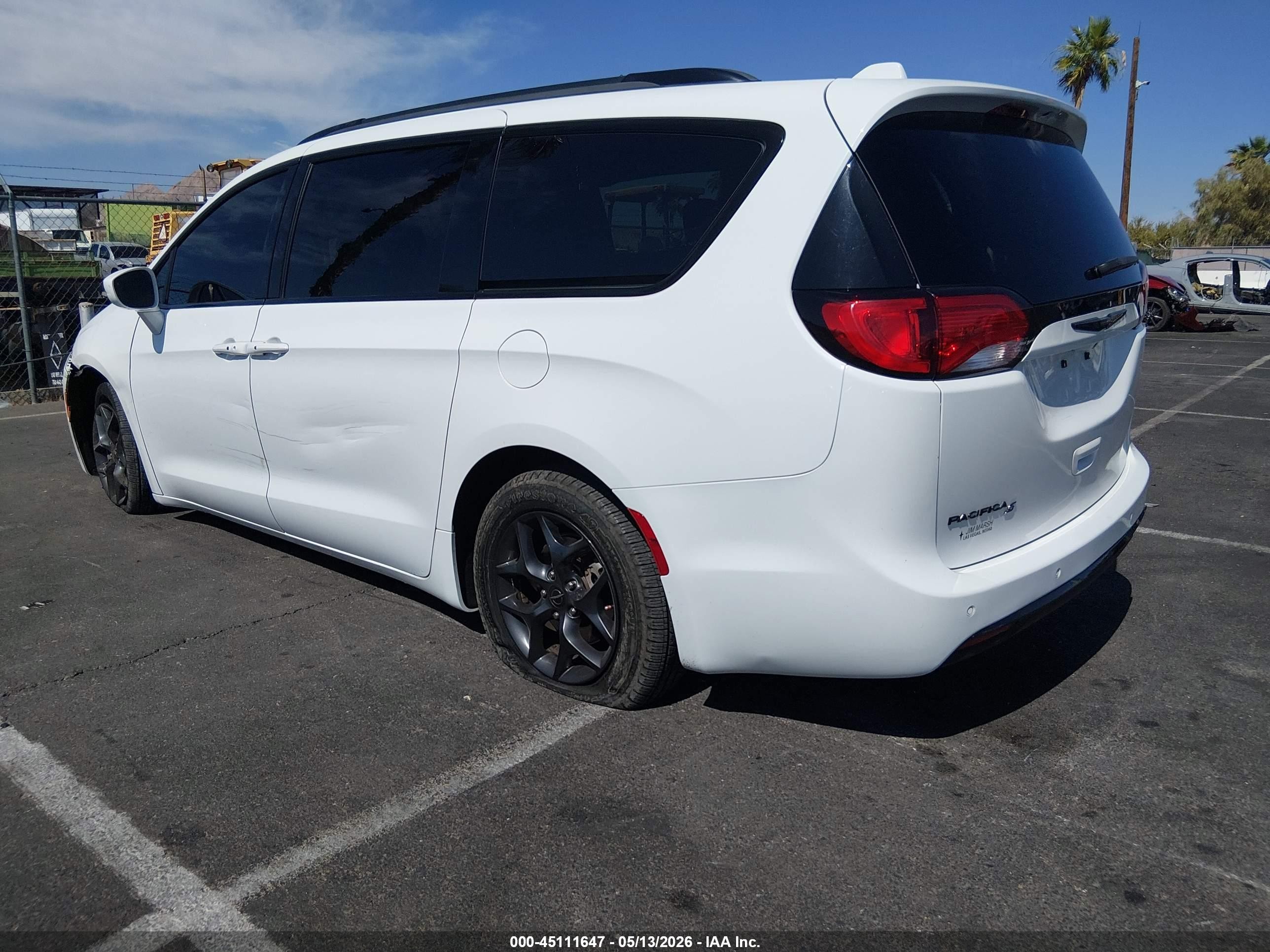 2018 Chrysler Pacifica Touring L Plus White vin: 2C4RC1EG5JR234975