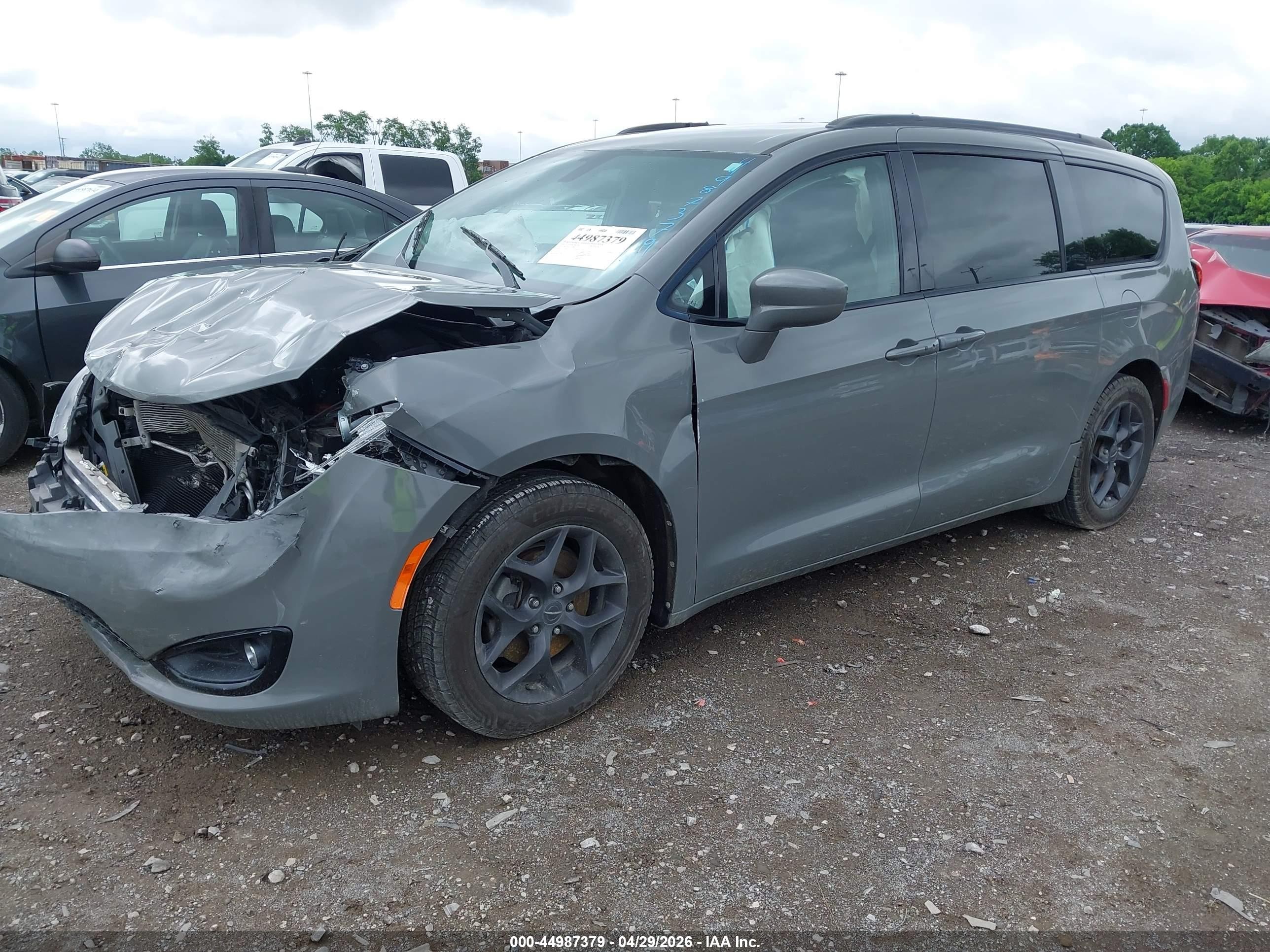 2020 Chrysler Pacifica Touring L Plus Gray vin: 2C4RC1EG5LR282852
