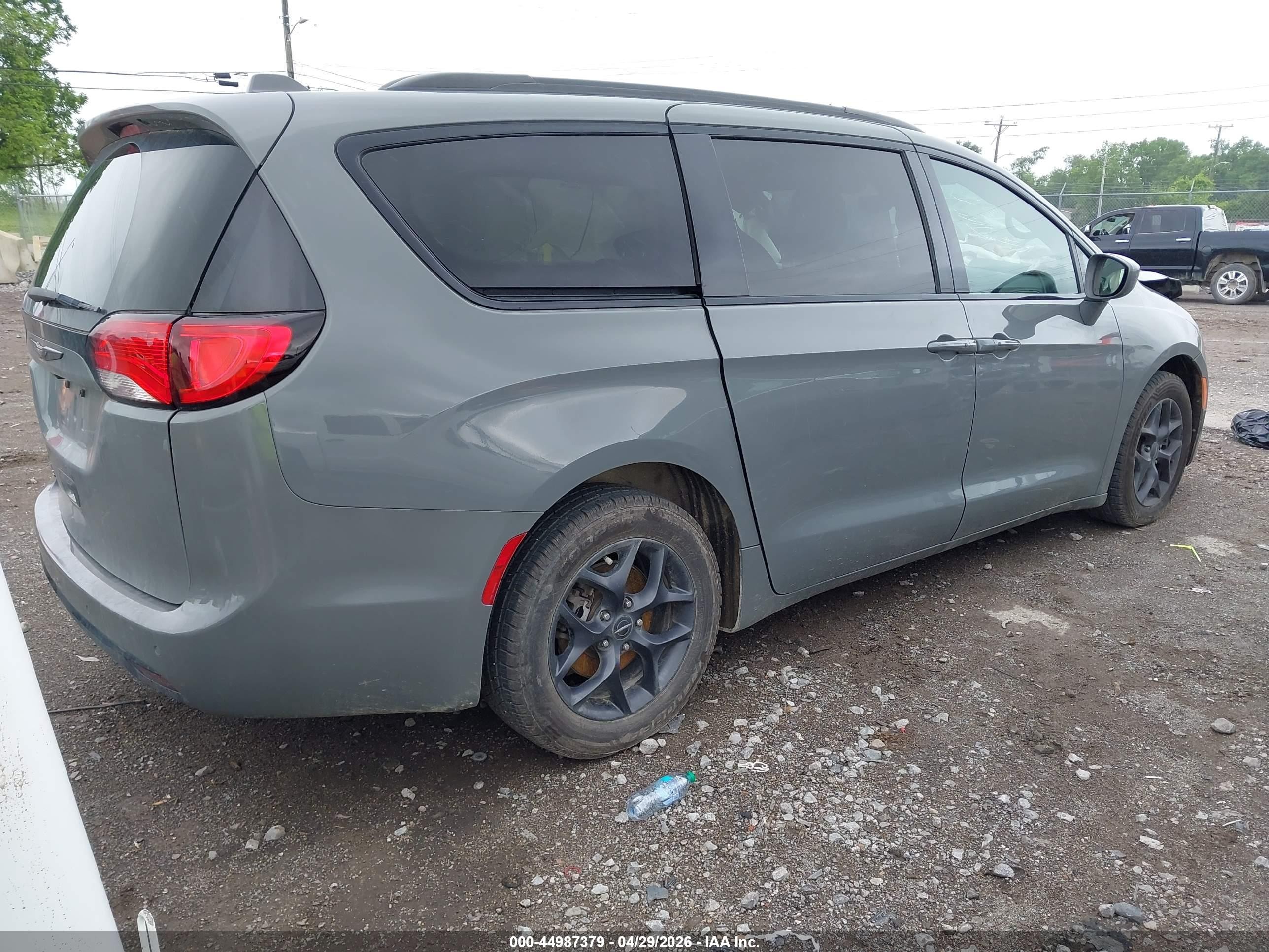 2020 Chrysler Pacifica Touring L Plus Gray vin: 2C4RC1EG5LR282852