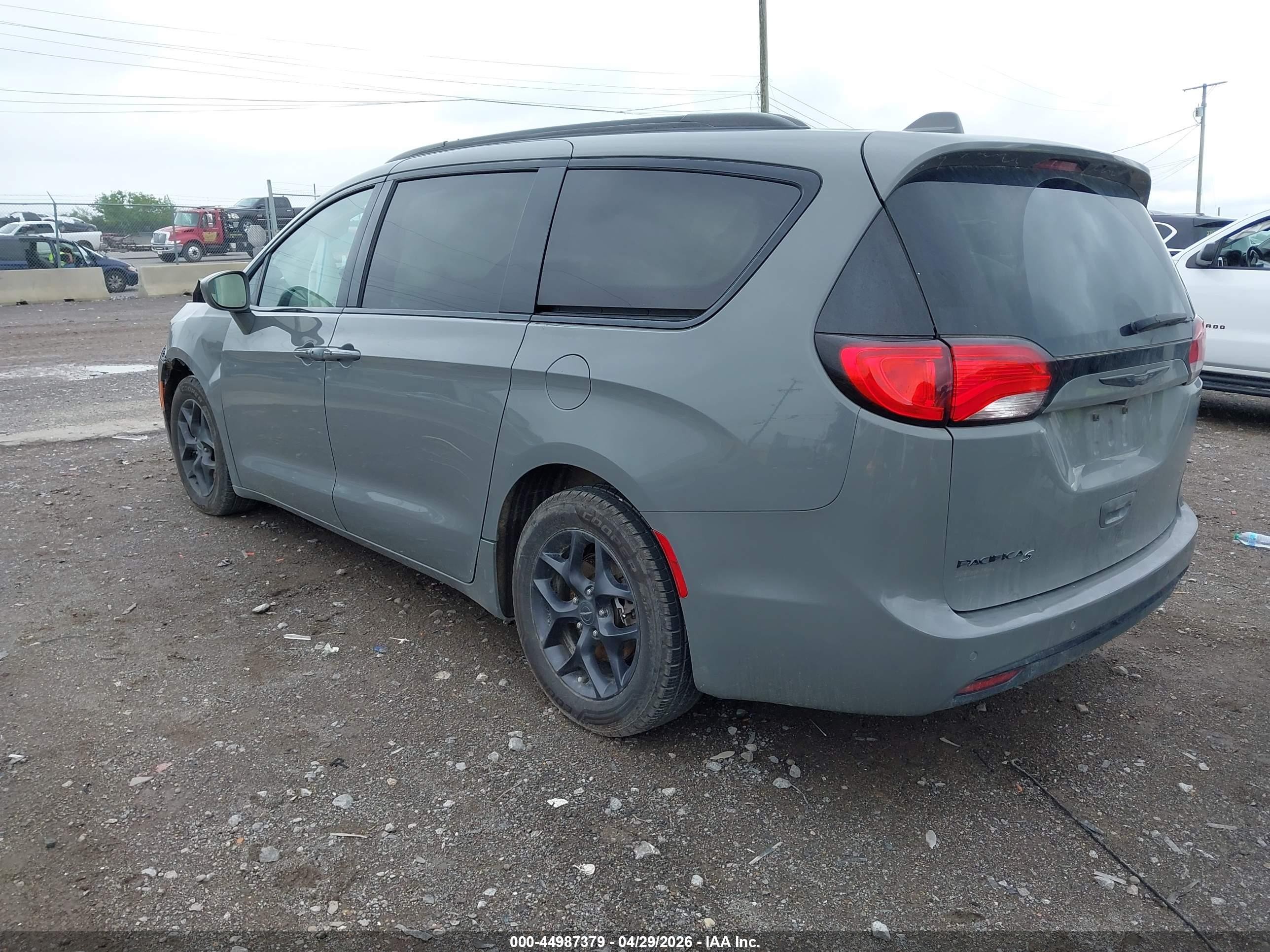 2020 Chrysler Pacifica Touring L Plus Gray vin: 2C4RC1EG5LR282852